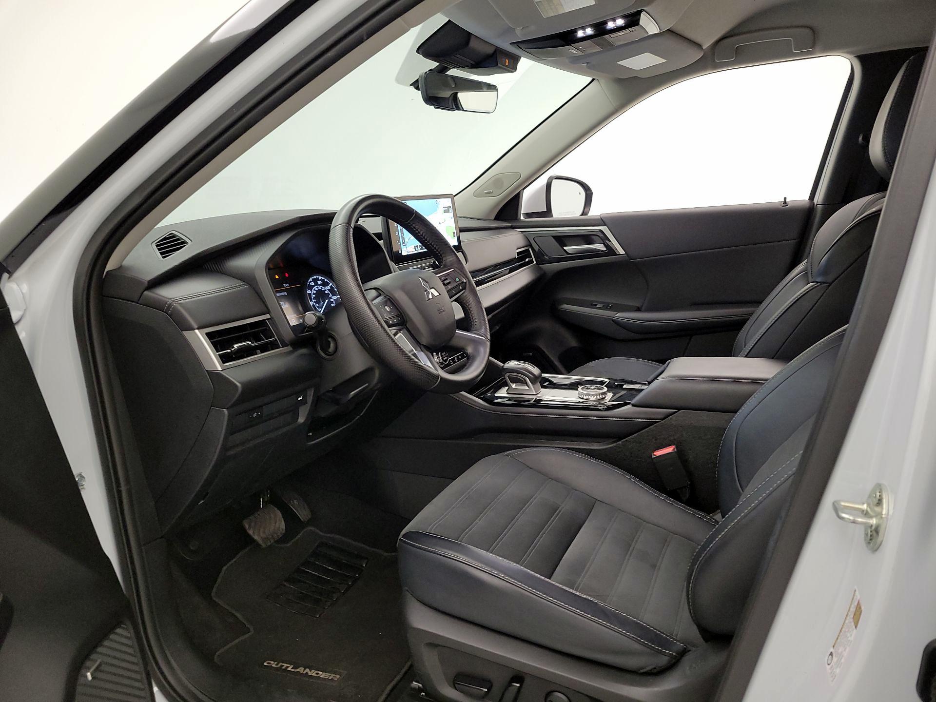 Thumbnail: 2025 Mitsubishi Outlander - 11