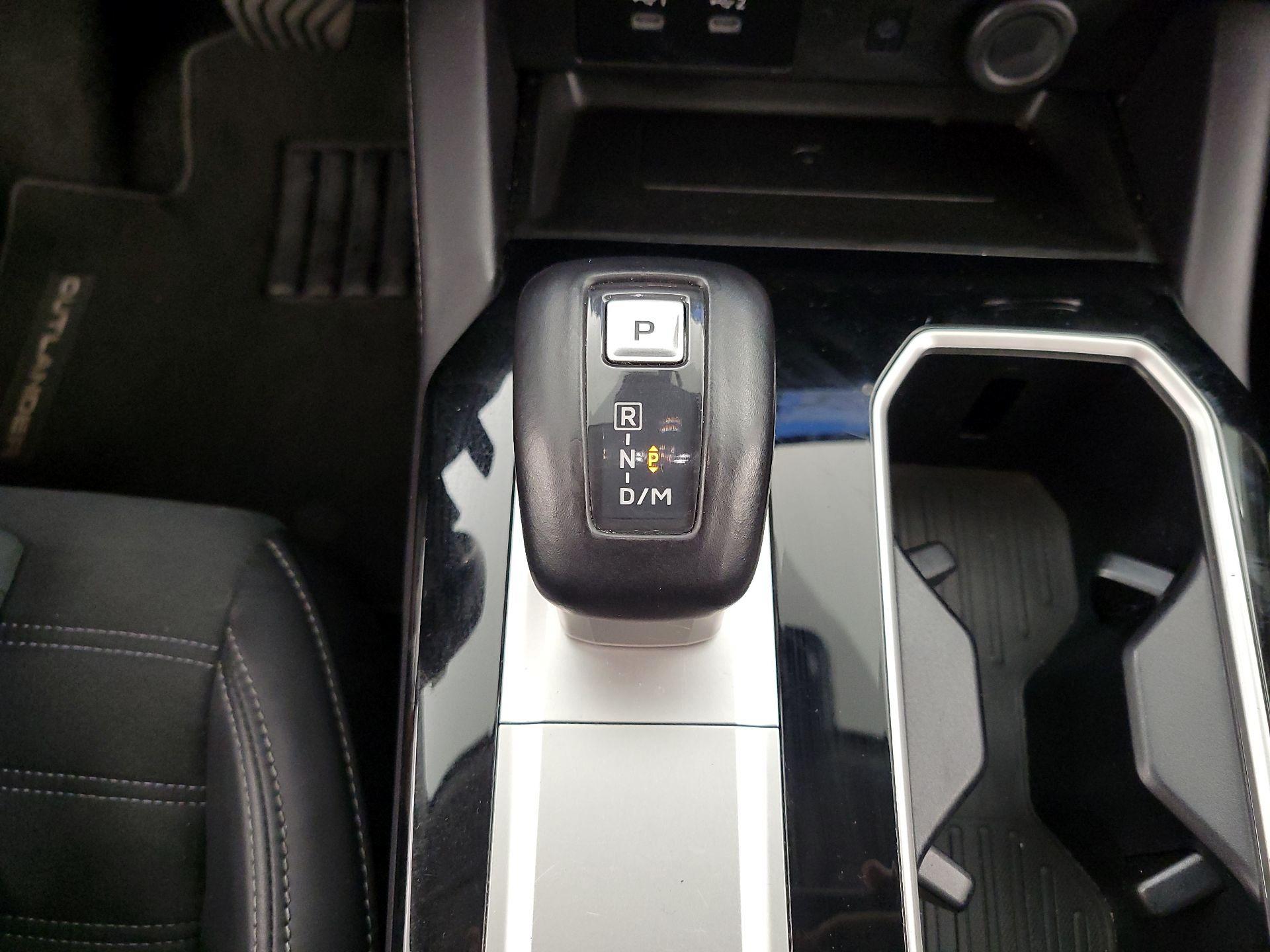 Thumbnail: 2025 Mitsubishi Outlander - 18