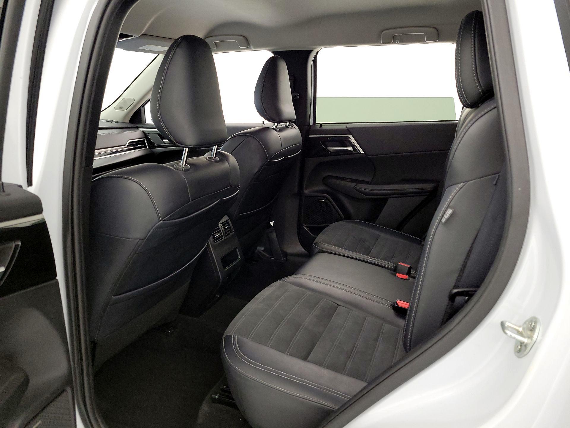 Thumbnail: 2025 Mitsubishi Outlander - 20