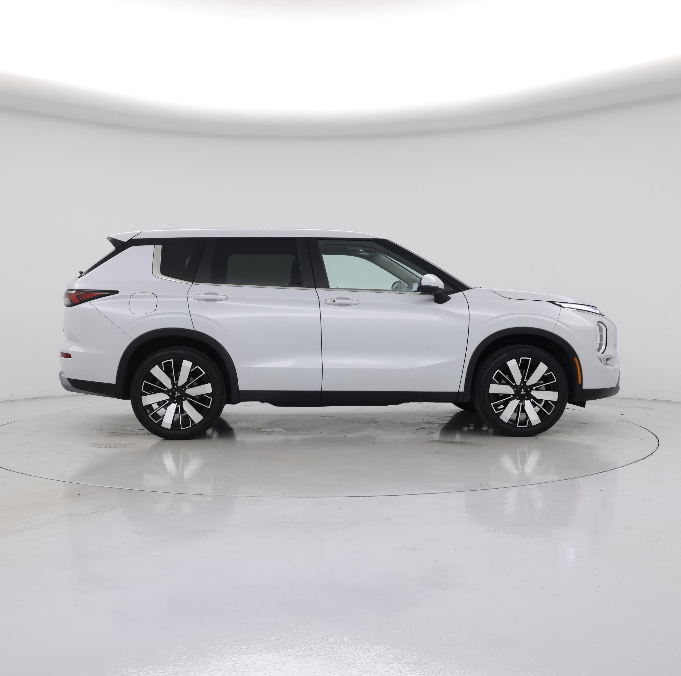 Thumbnail: 2025 Mitsubishi Outlander - 7