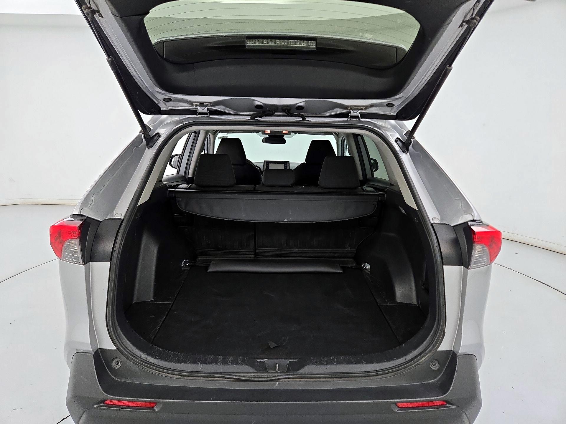 Thumbnail: 2020 Toyota RAV4 - 20