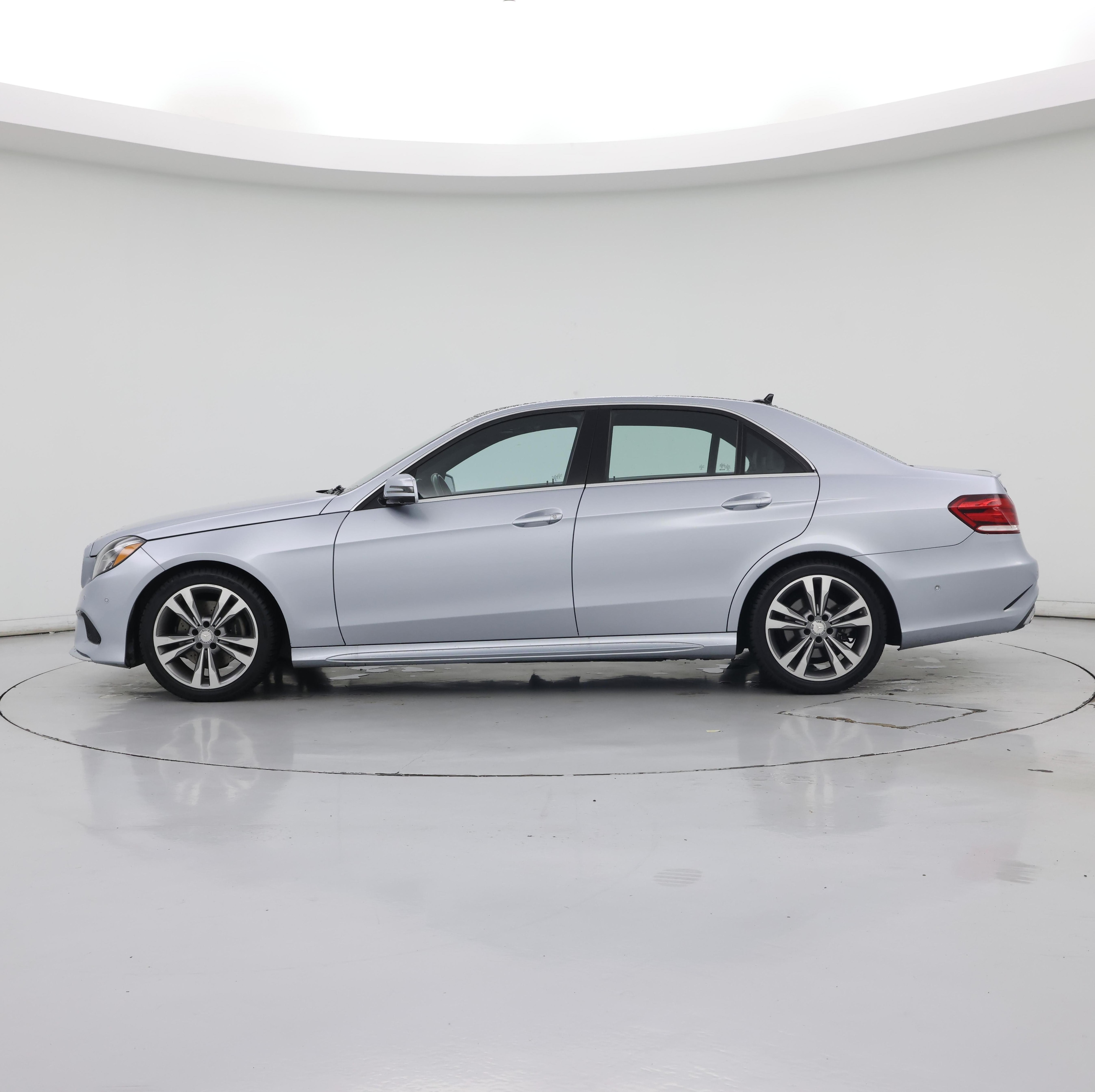 Thumbnail: 2016 Mercedes-Benz E-Class - 3