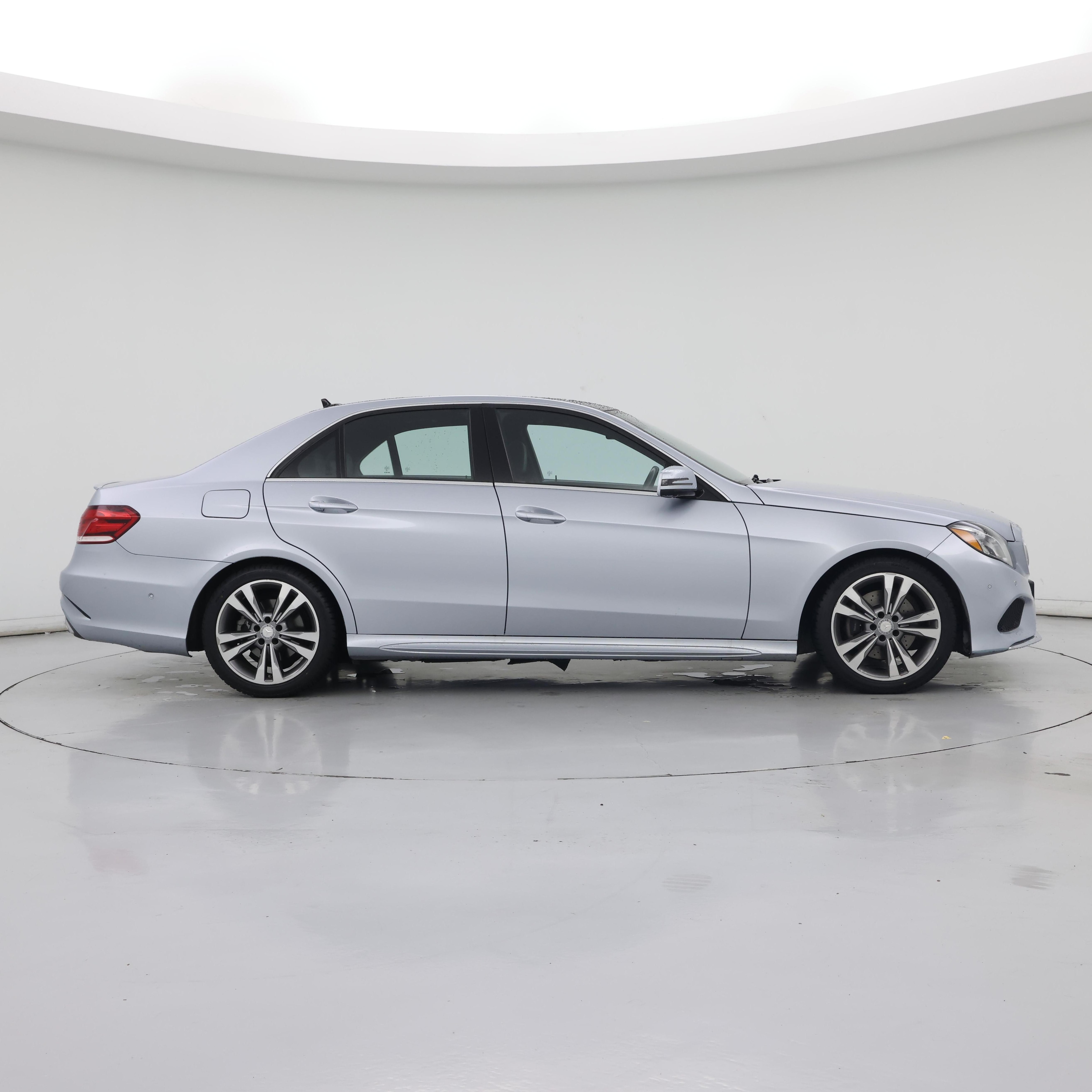 Thumbnail: 2016 Mercedes-Benz E-Class - 7