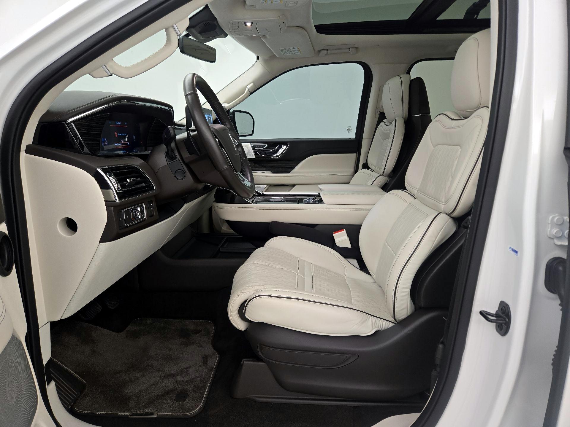 Thumbnail: 2022 Lincoln Navigator - 11