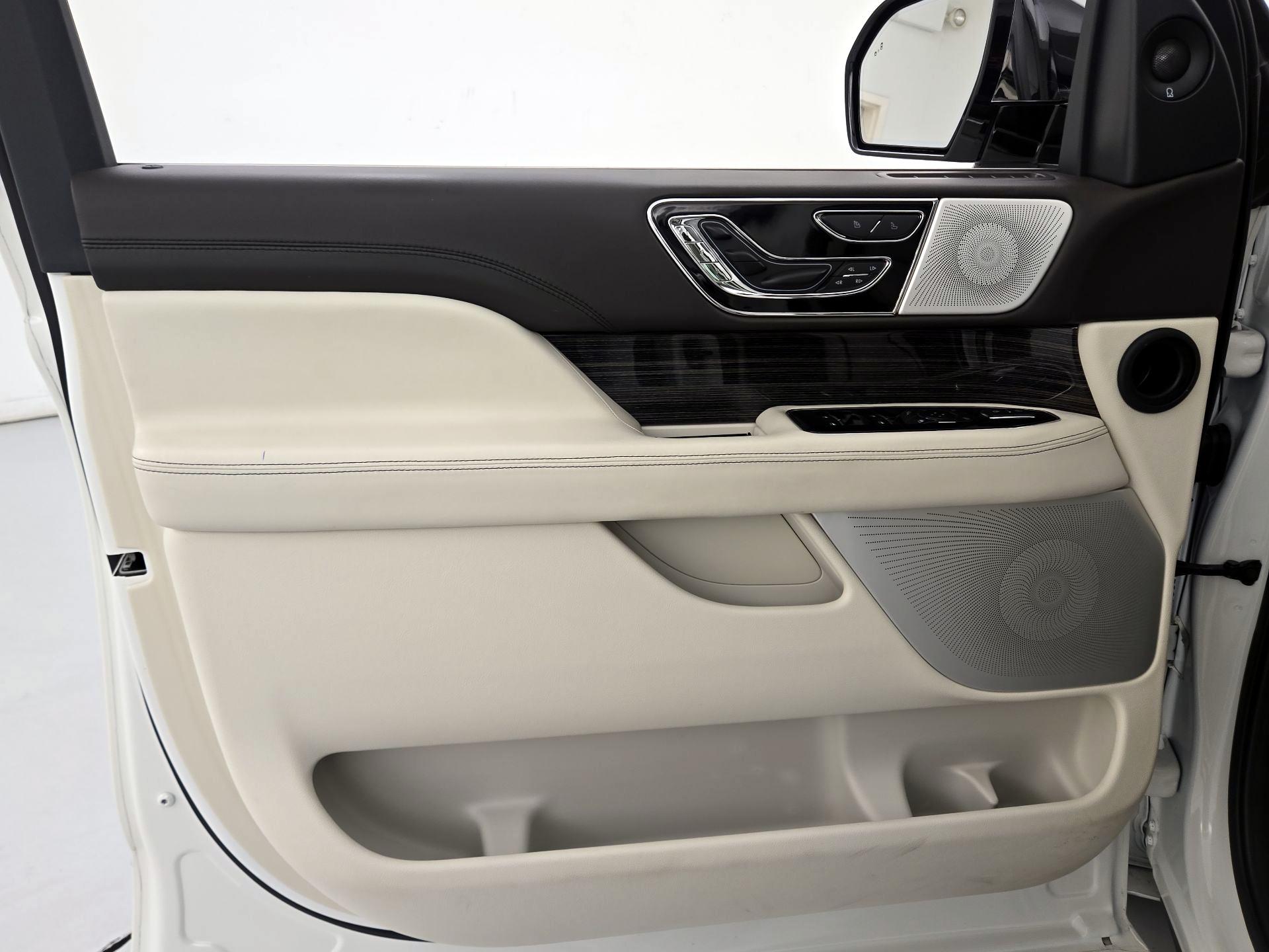 Thumbnail: 2022 Lincoln Navigator - 12