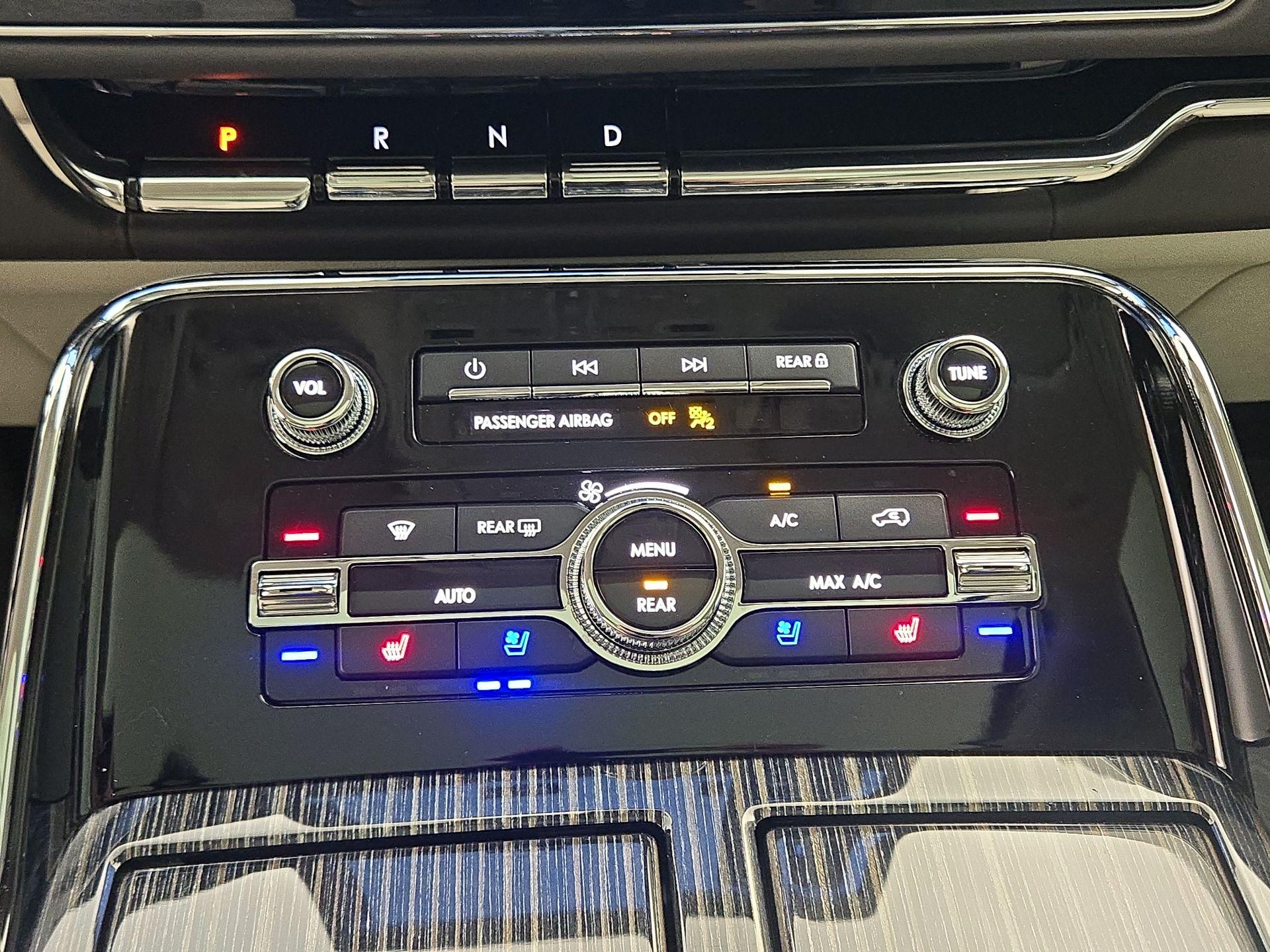 Thumbnail: 2022 Lincoln Navigator - 17