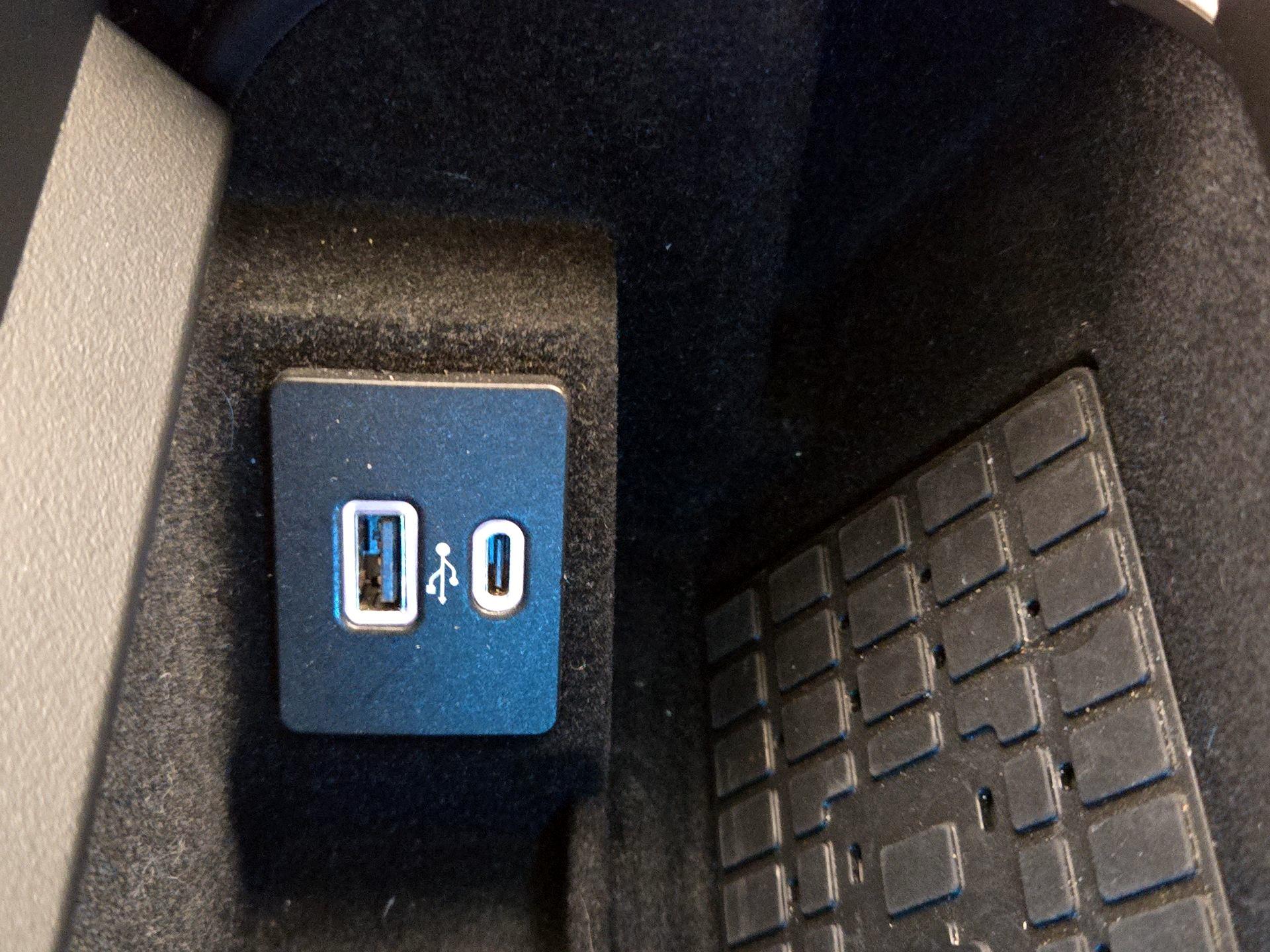 Thumbnail: 2022 Lincoln Navigator - 19