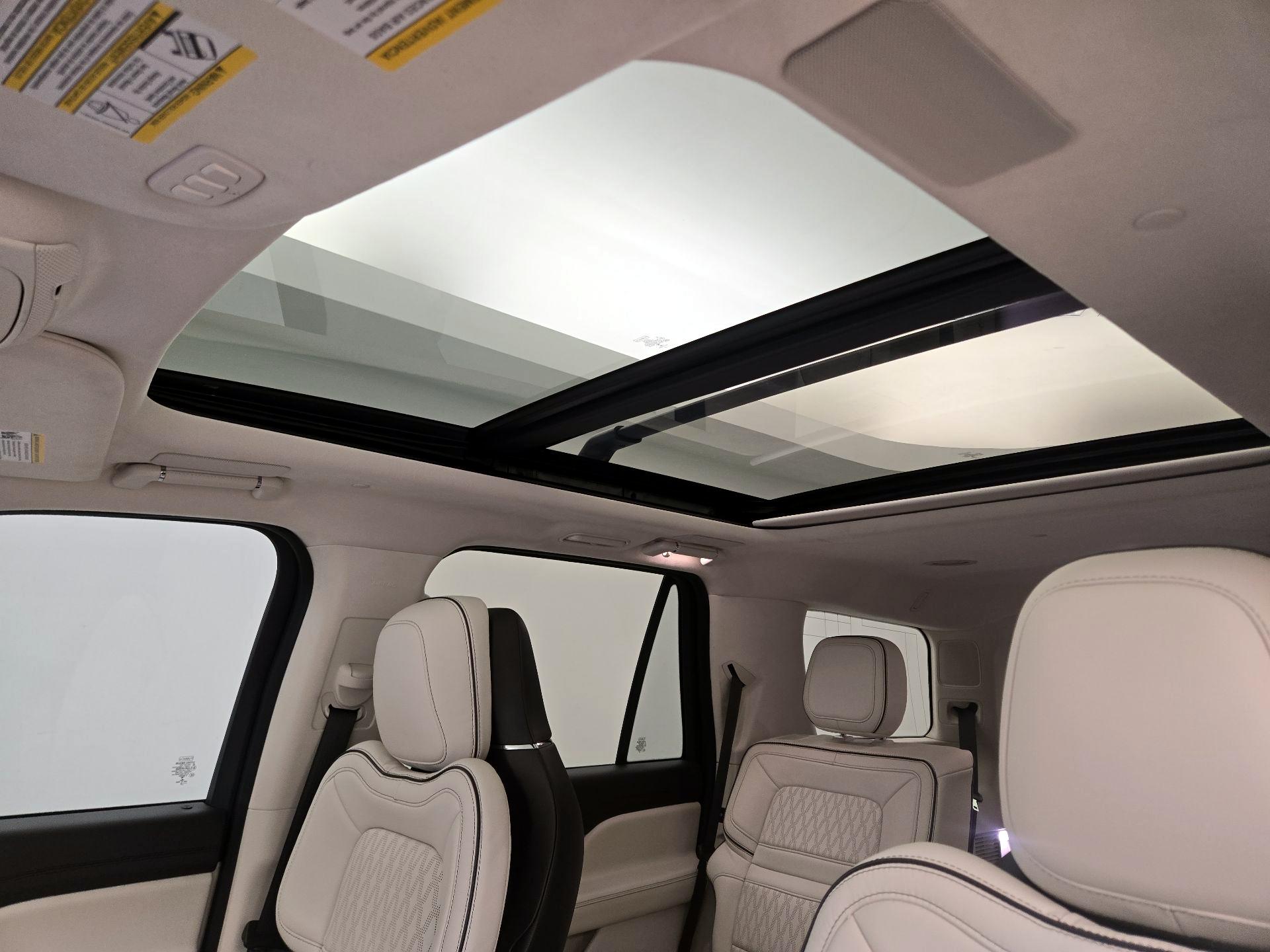 Thumbnail: 2022 Lincoln Navigator - 20