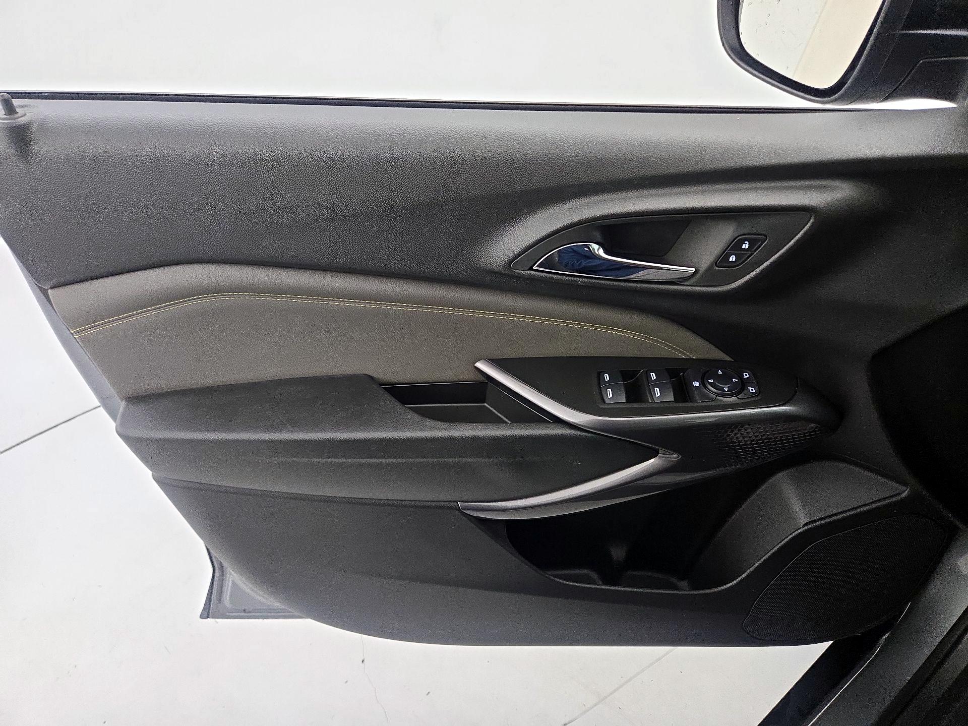 Thumbnail: 2025 Chevrolet Trax - 12