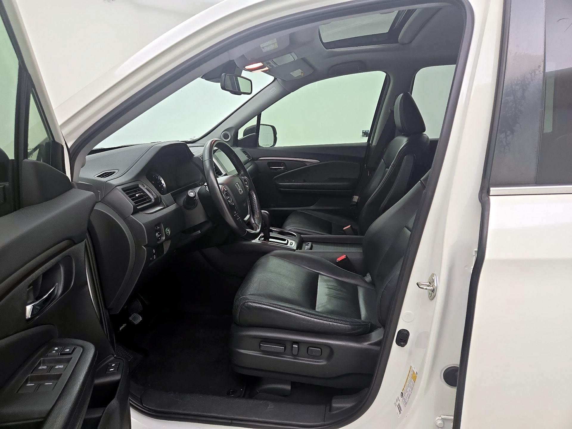 Thumbnail: 2018 Honda Pilot - 11