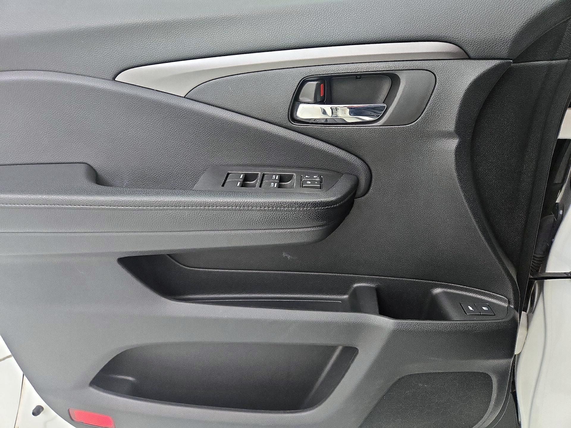 Thumbnail: 2018 Honda Pilot - 12