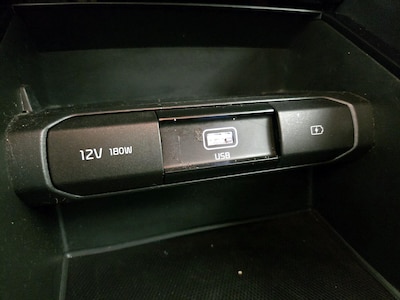 USB/AUX Ports