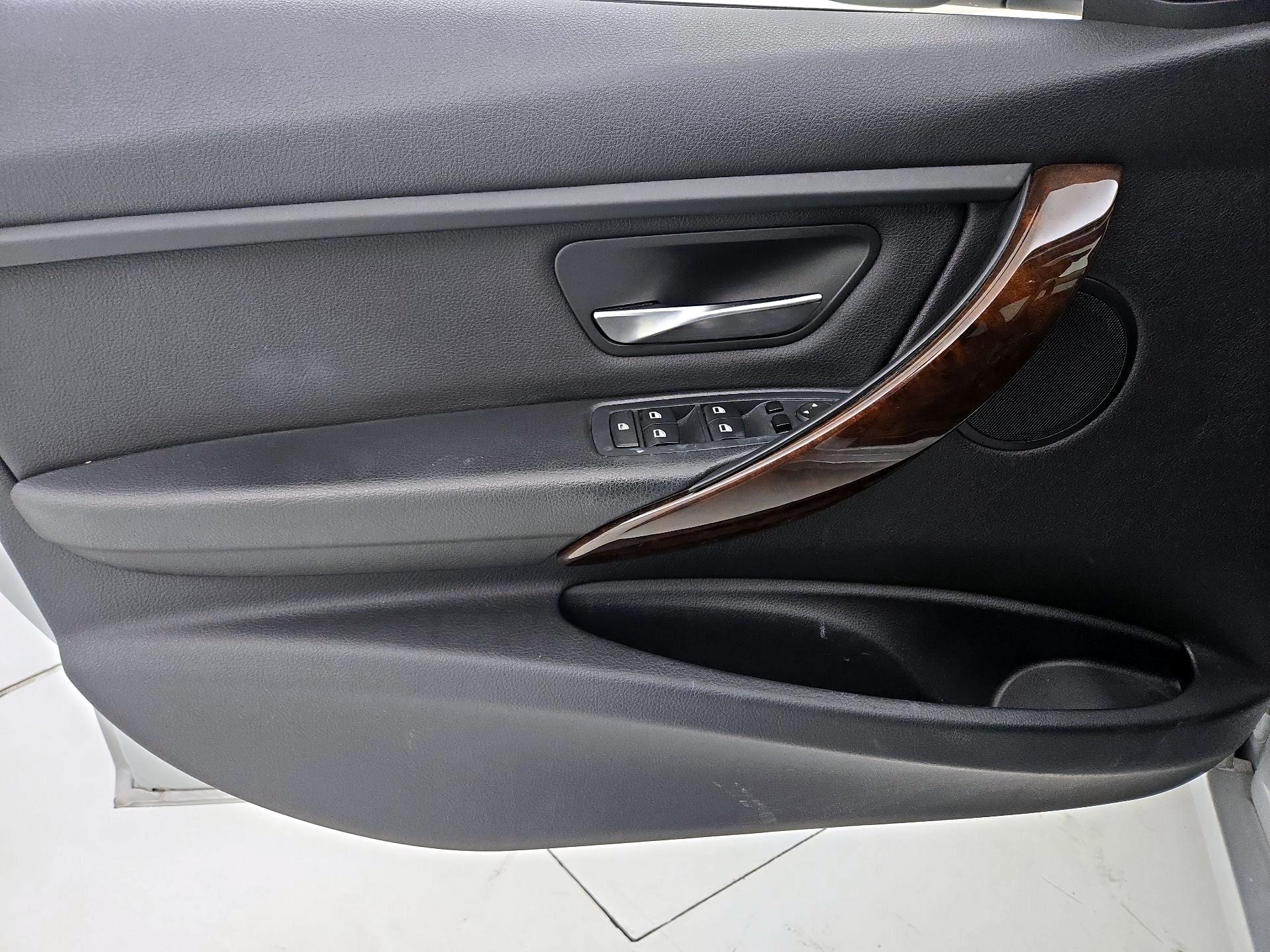 Thumbnail: 2015 BMW 3 Series - 12
