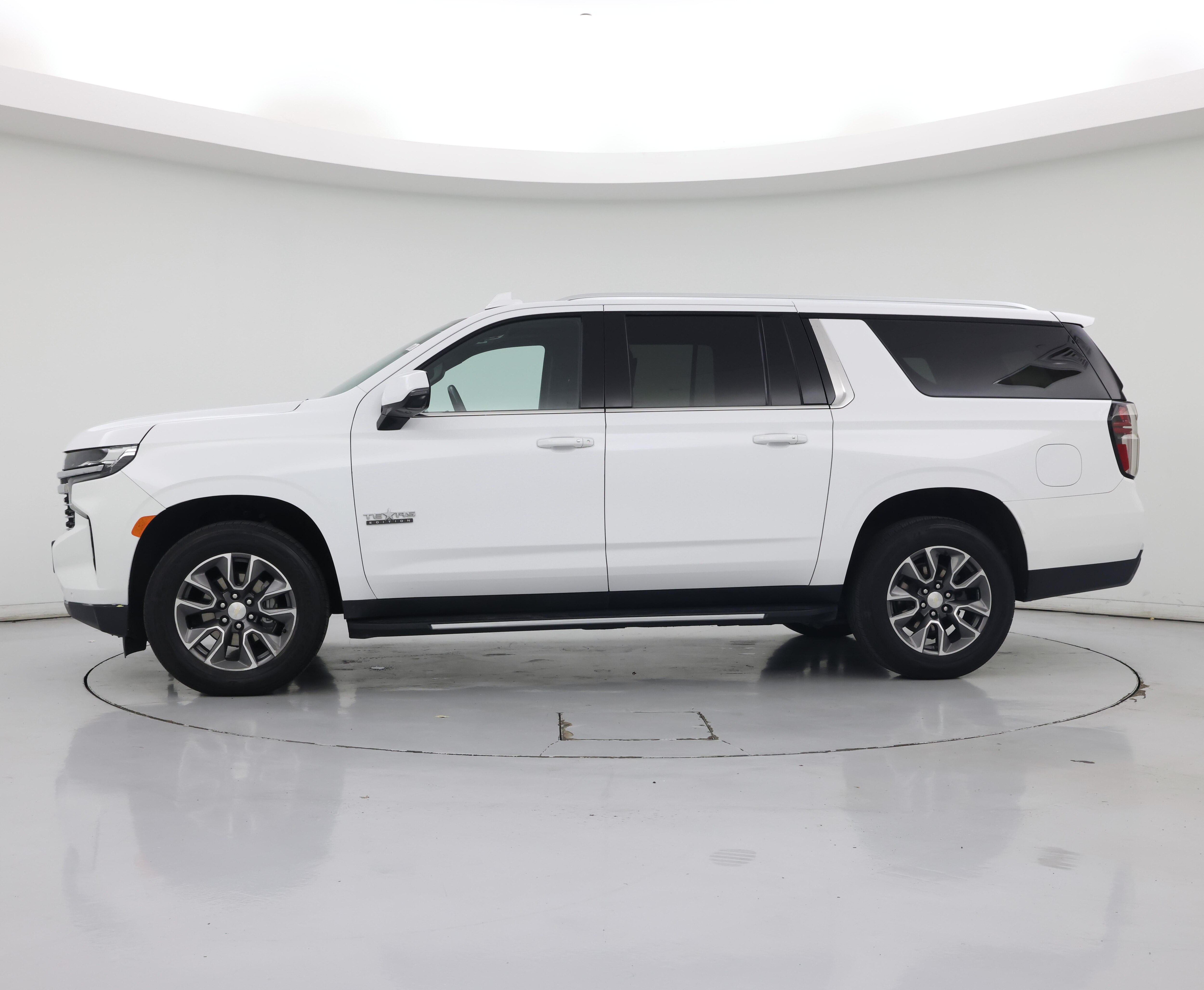 Thumbnail: 2021 Chevrolet Suburban - 3