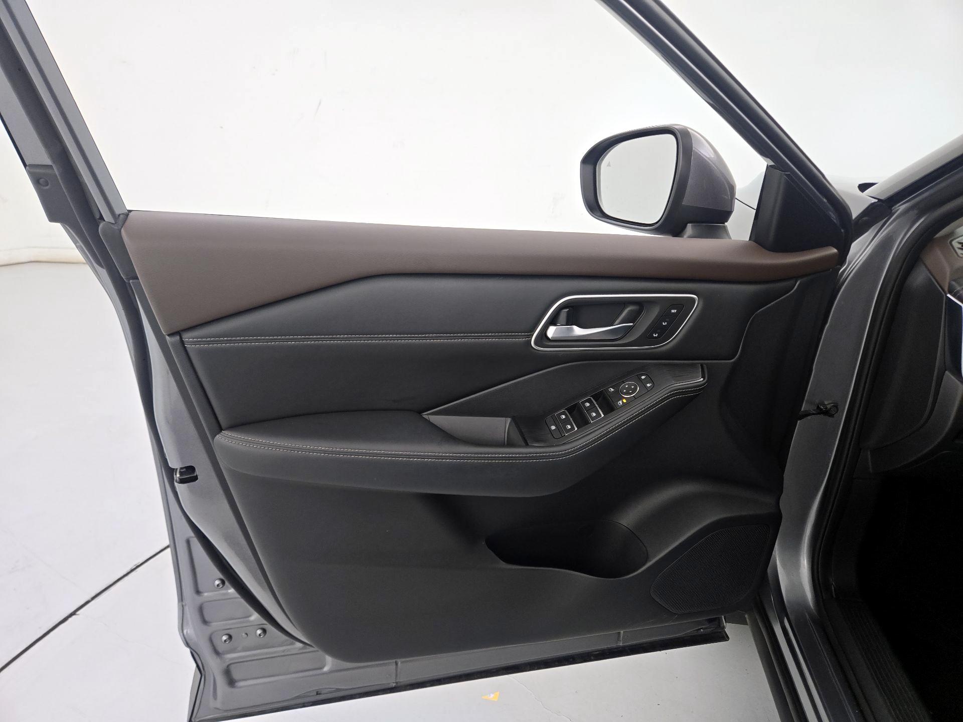 Thumbnail: 2021 Nissan Rogue - 12