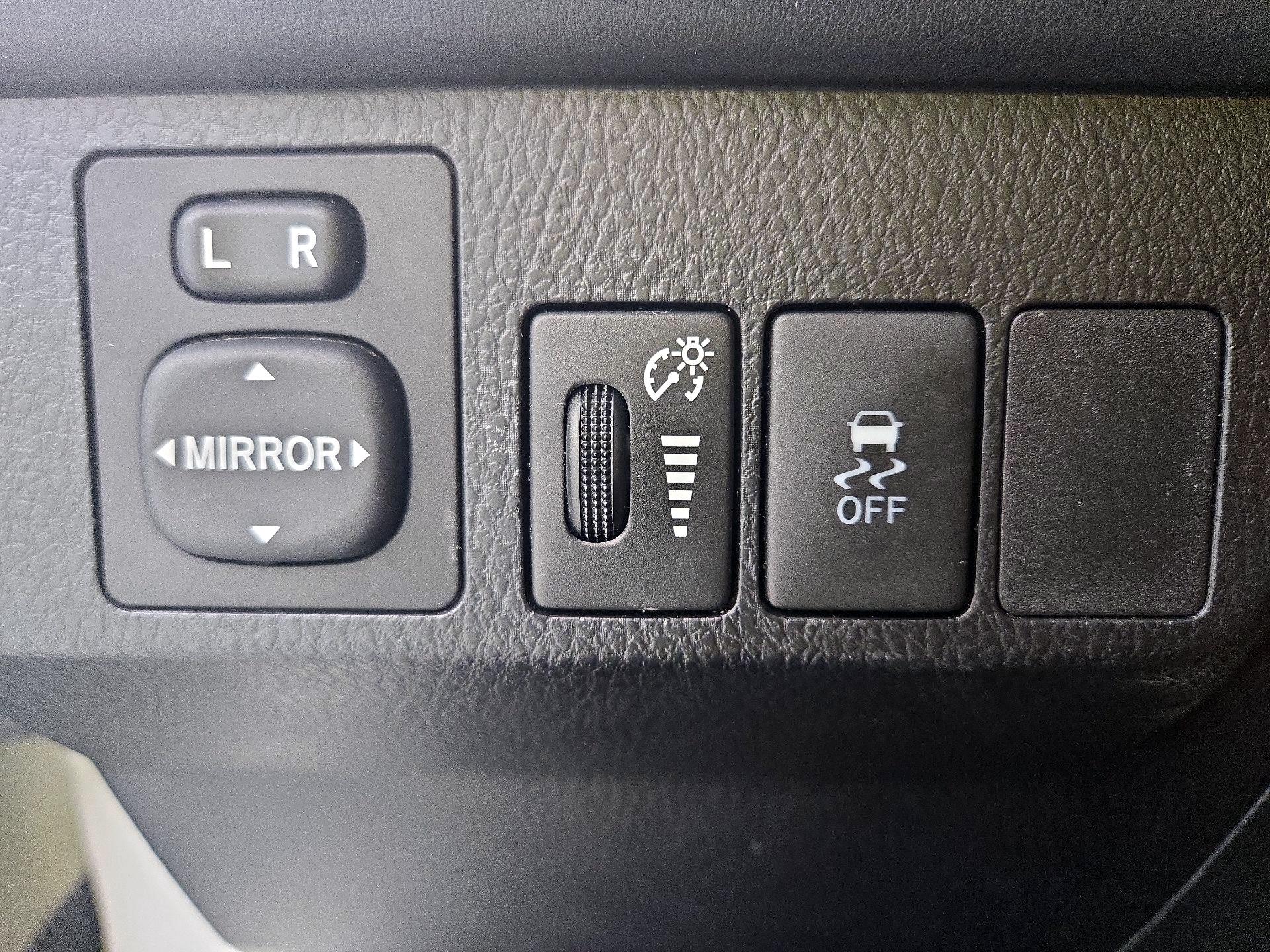 Thumbnail: 2014 Toyota RAV4 - 13