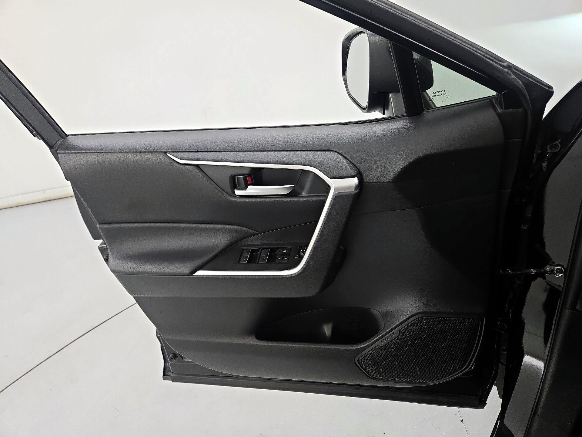 Thumbnail: 2023 Toyota RAV4 - 12