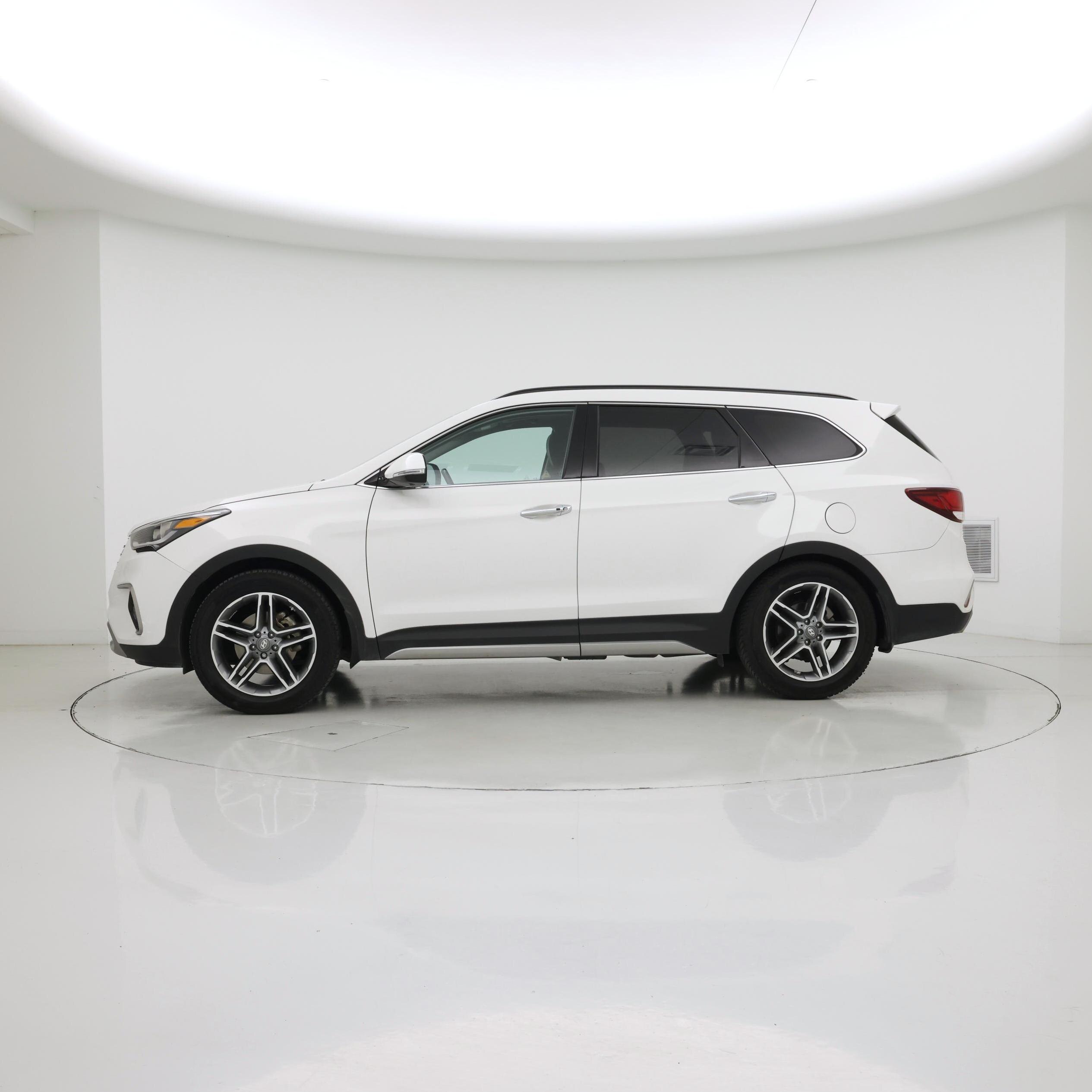 Thumbnail: 2018 Hyundai Santa Fe - 3