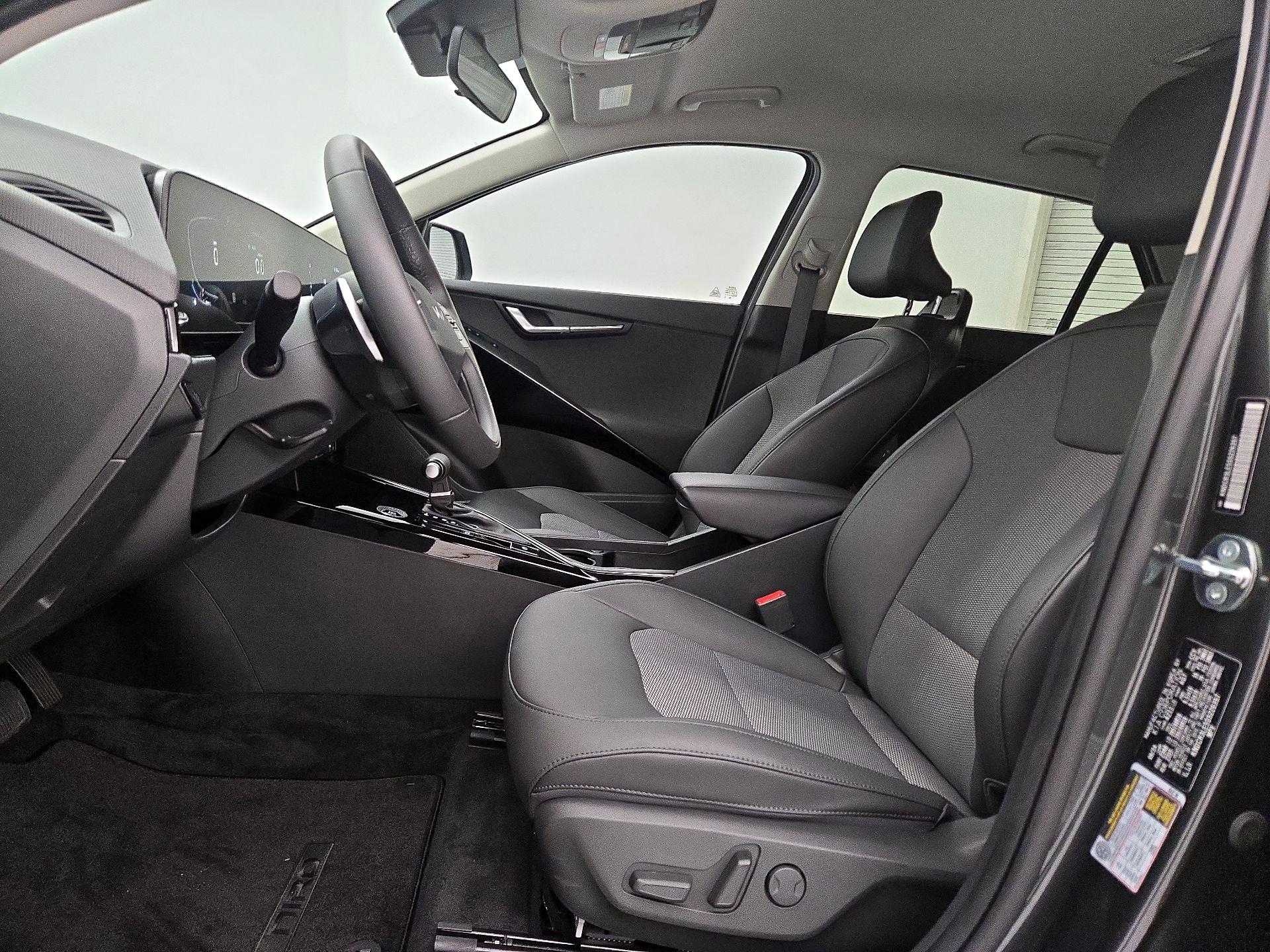 Thumbnail: 2025 Kia Niro - 11