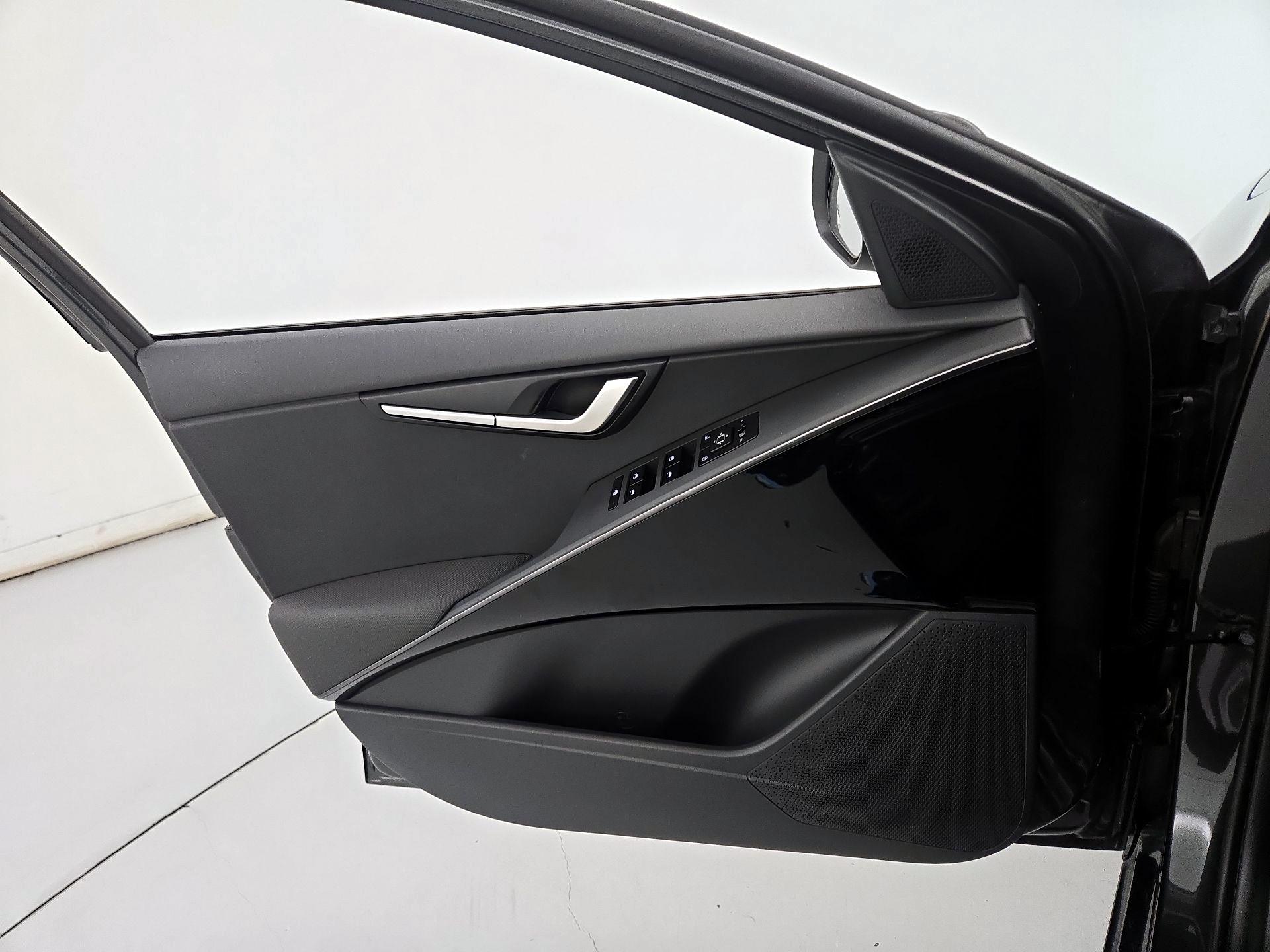 Thumbnail: 2025 Kia Niro - 12