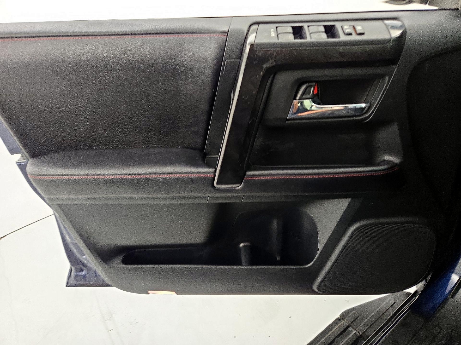Thumbnail: 2016 Toyota 4Runner - 12