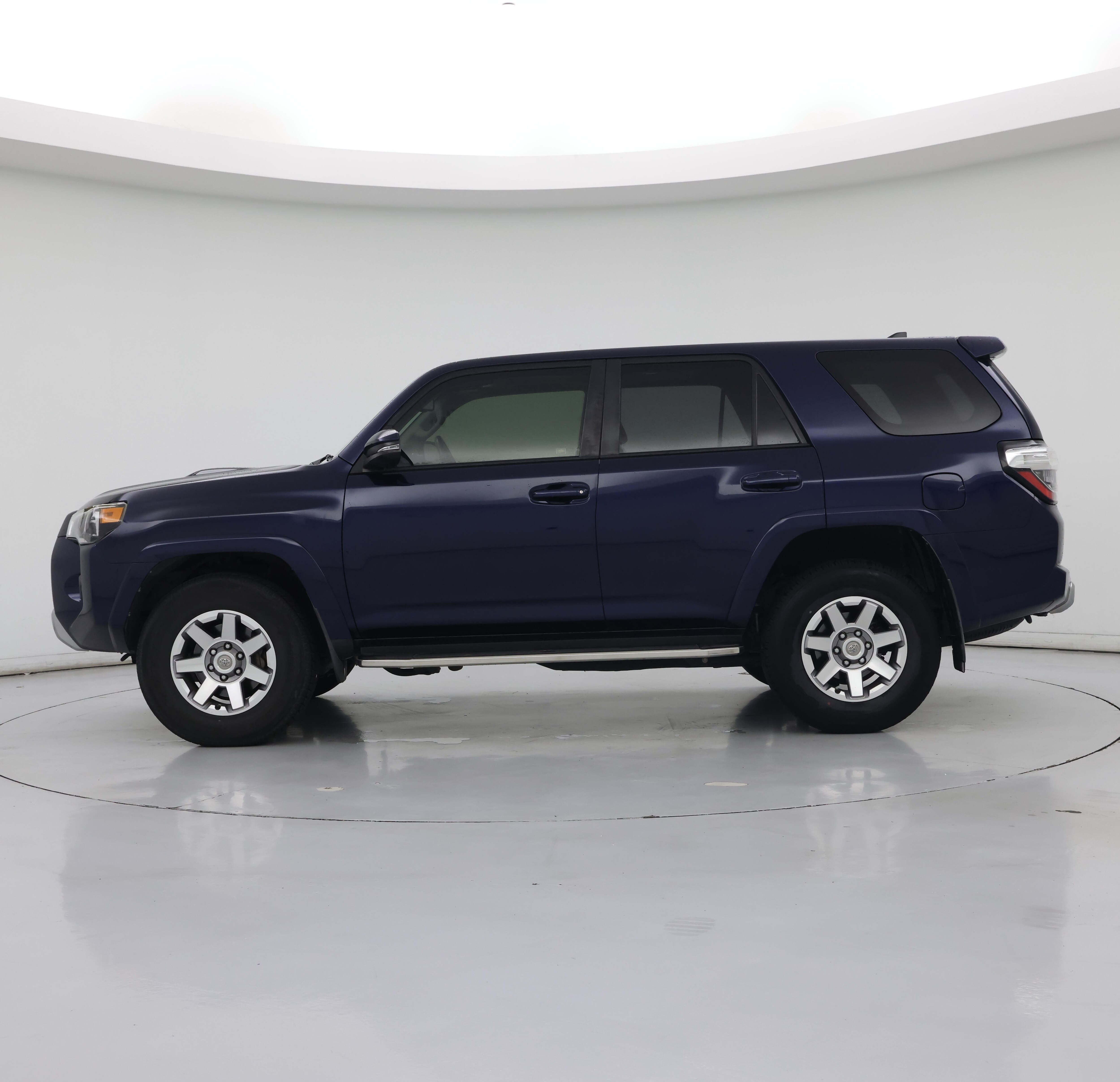 Thumbnail: 2016 Toyota 4Runner - 3