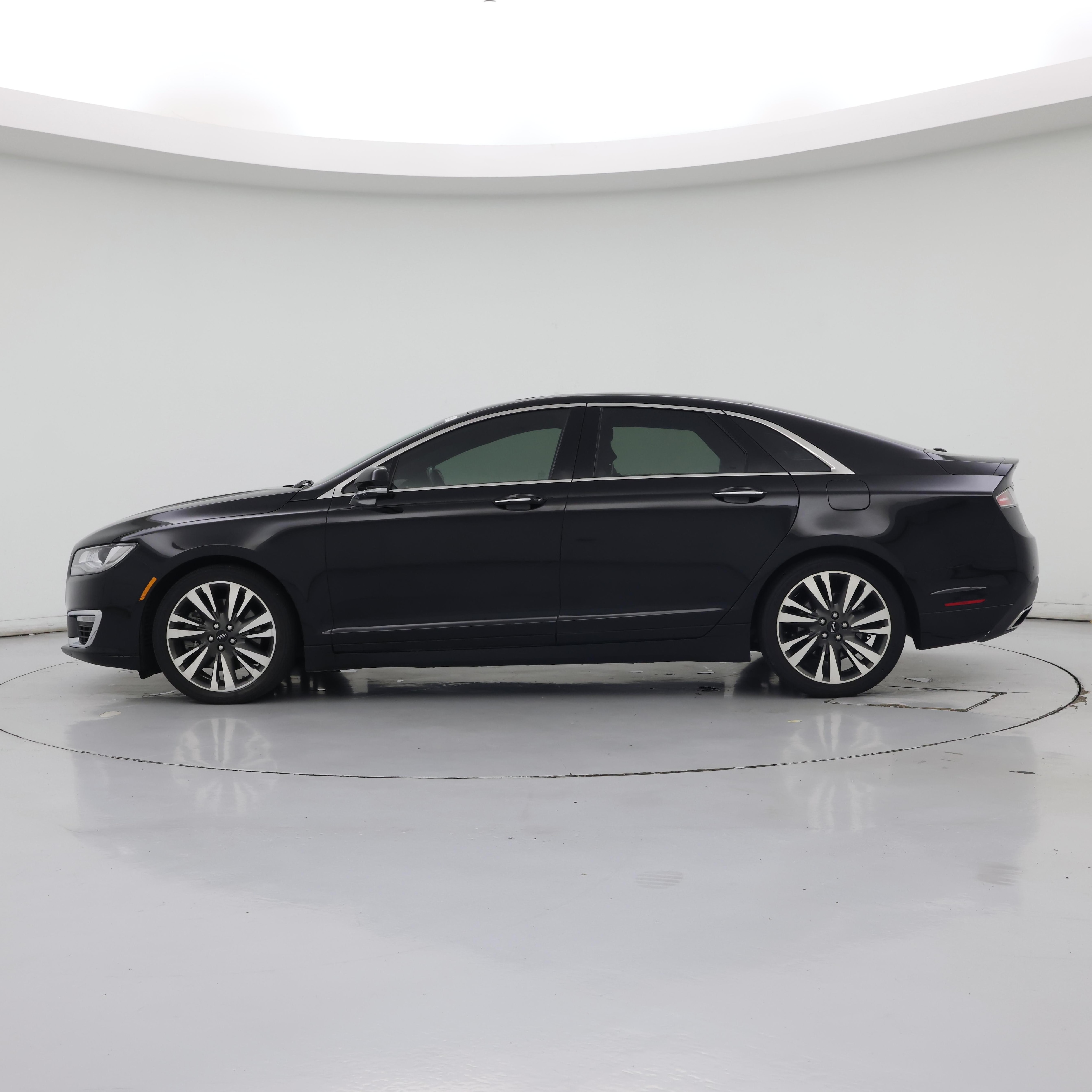 Thumbnail: 2017 Lincoln MKZ - 3