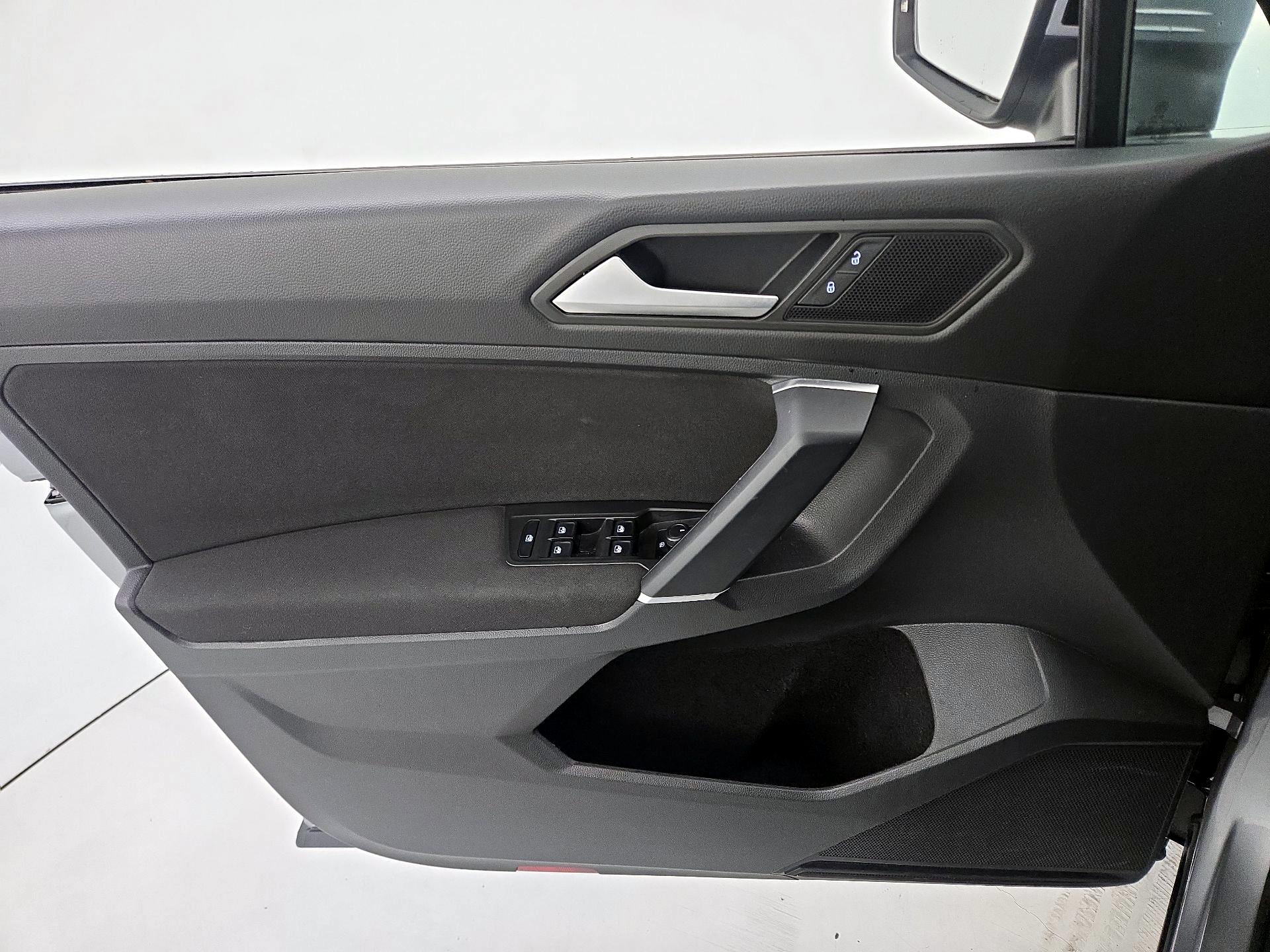 Thumbnail: 2020 Volkswagen Tiguan - 12