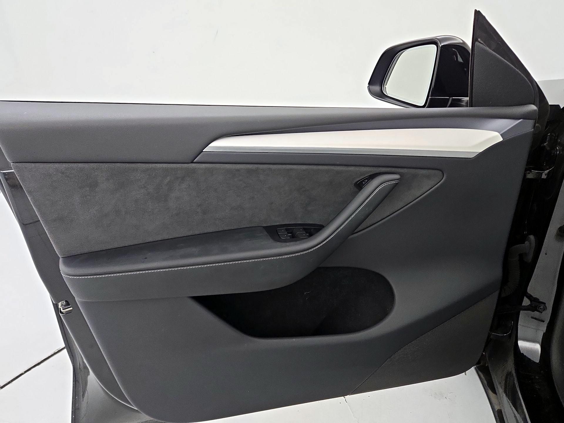 Thumbnail: 2023 Tesla Model Y - 12