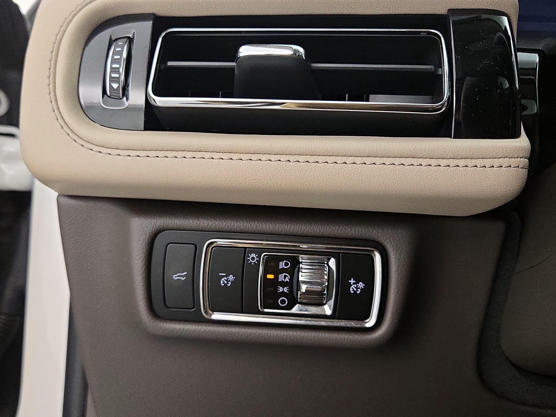 Thumbnail: 2024 Lincoln Aviator - 13
