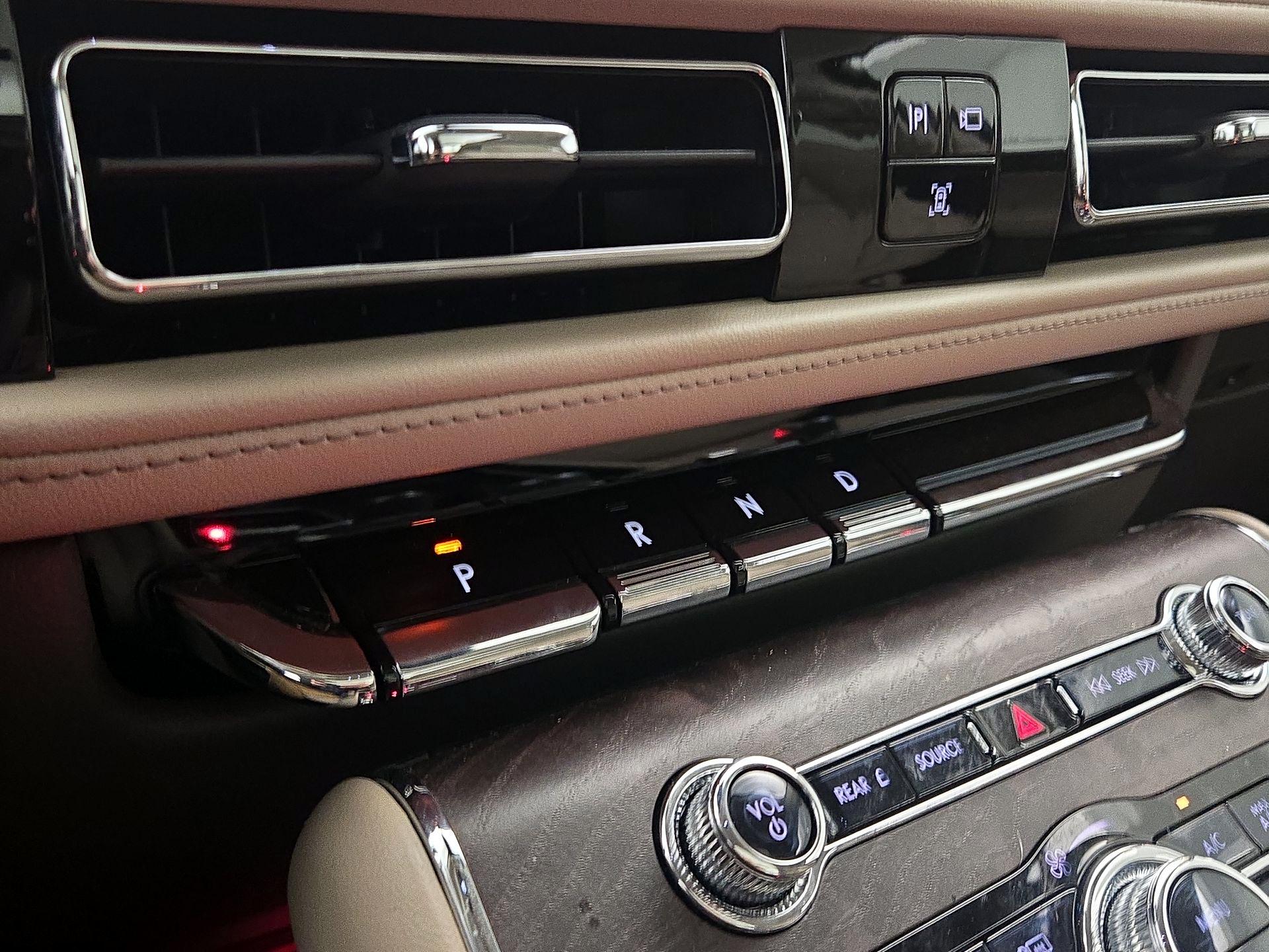 Thumbnail: 2024 Lincoln Aviator - 18