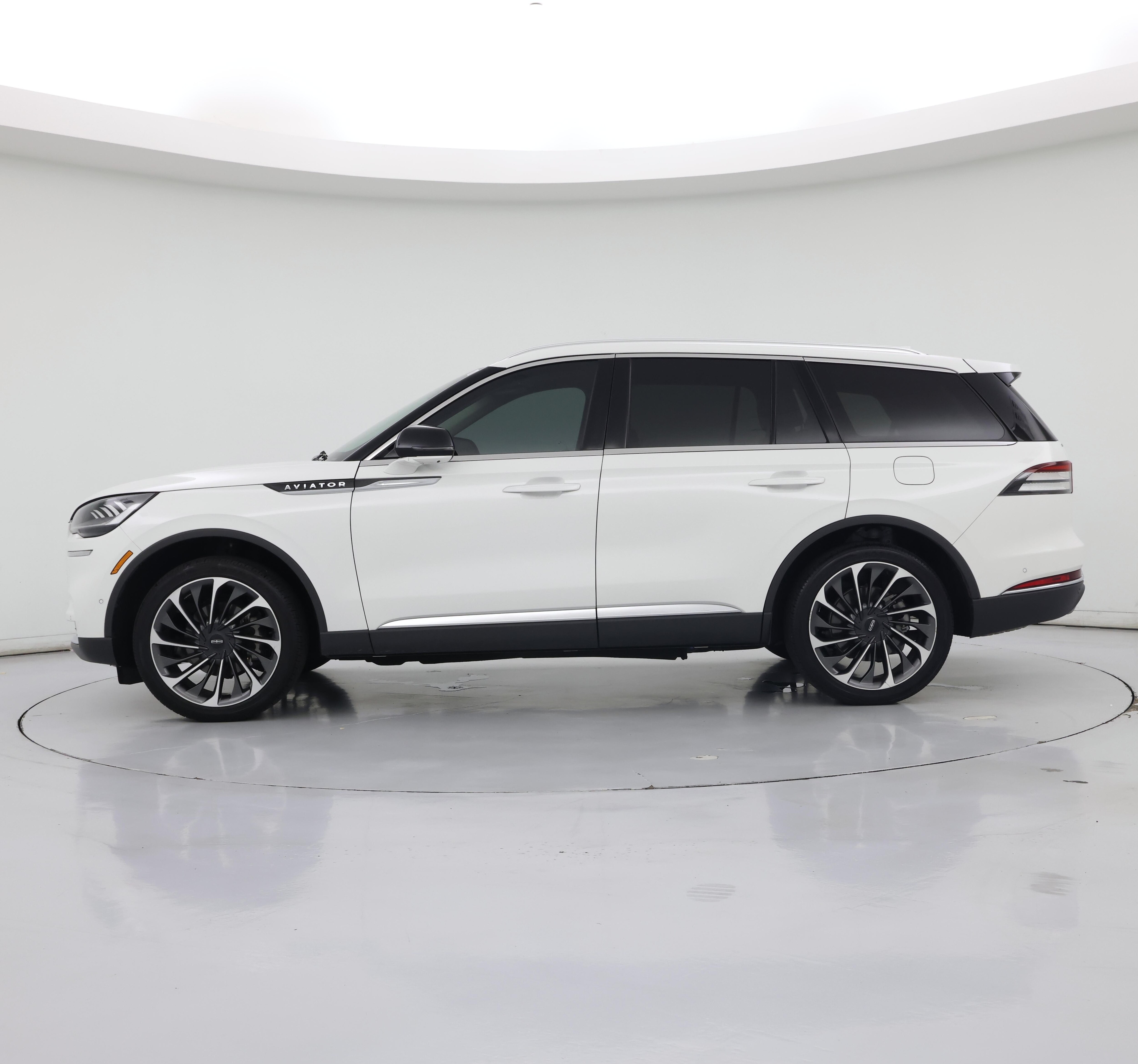 Thumbnail: 2024 Lincoln Aviator - 3
