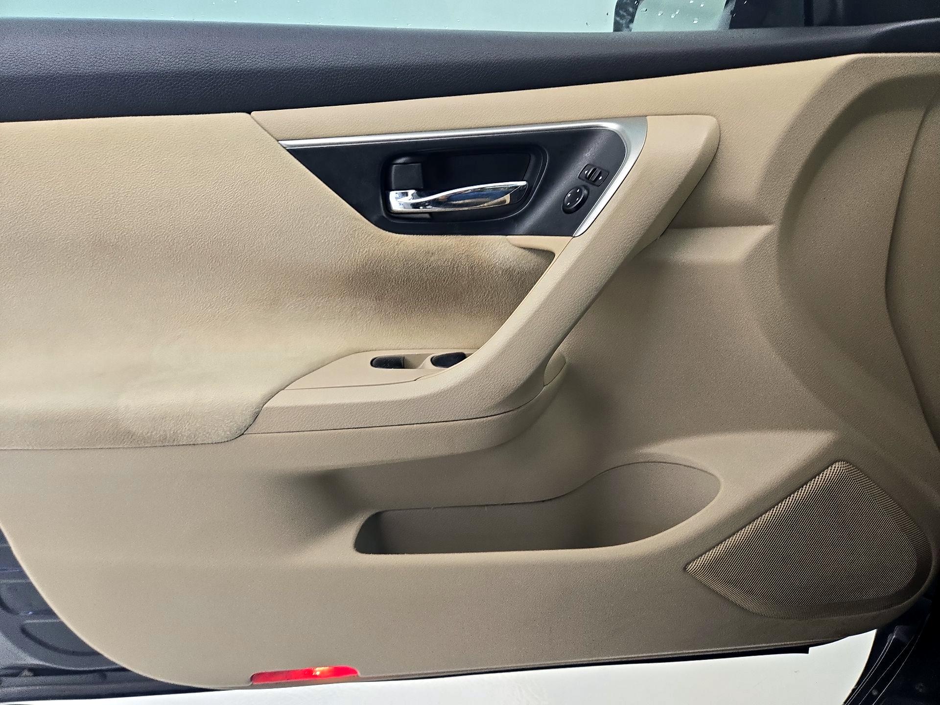 Thumbnail: 2015 Nissan Altima - 12