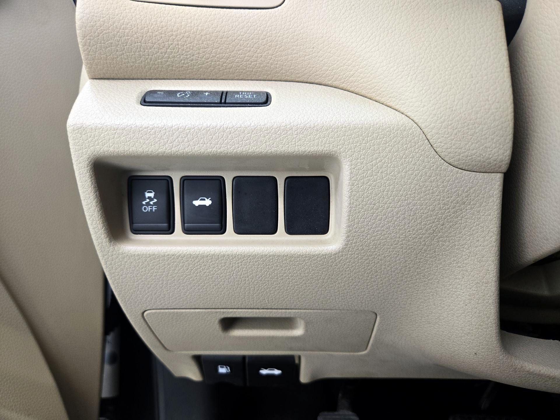 Thumbnail: 2015 Nissan Altima - 13