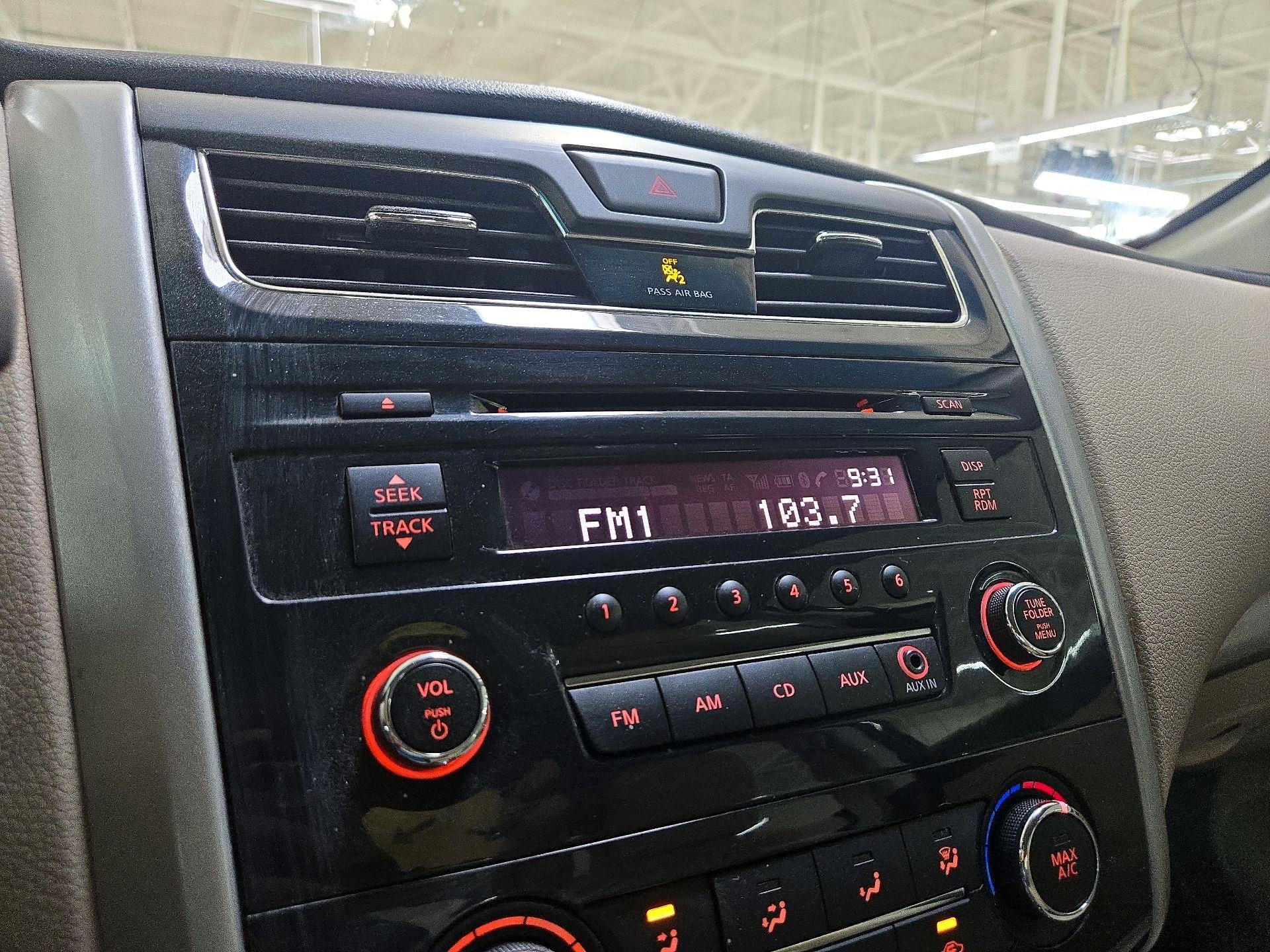 Thumbnail: 2015 Nissan Altima - 14