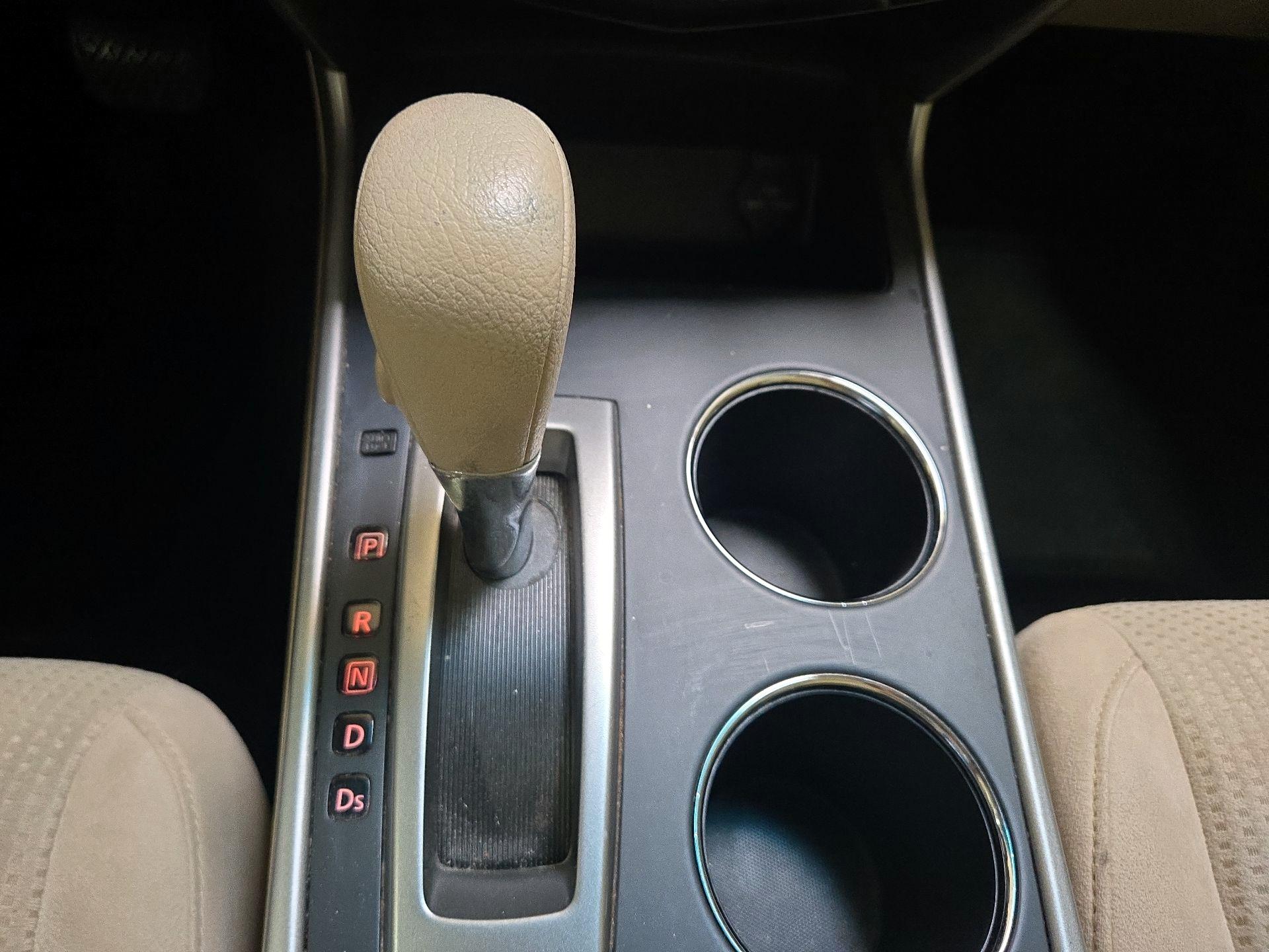 Thumbnail: 2015 Nissan Altima - 16
