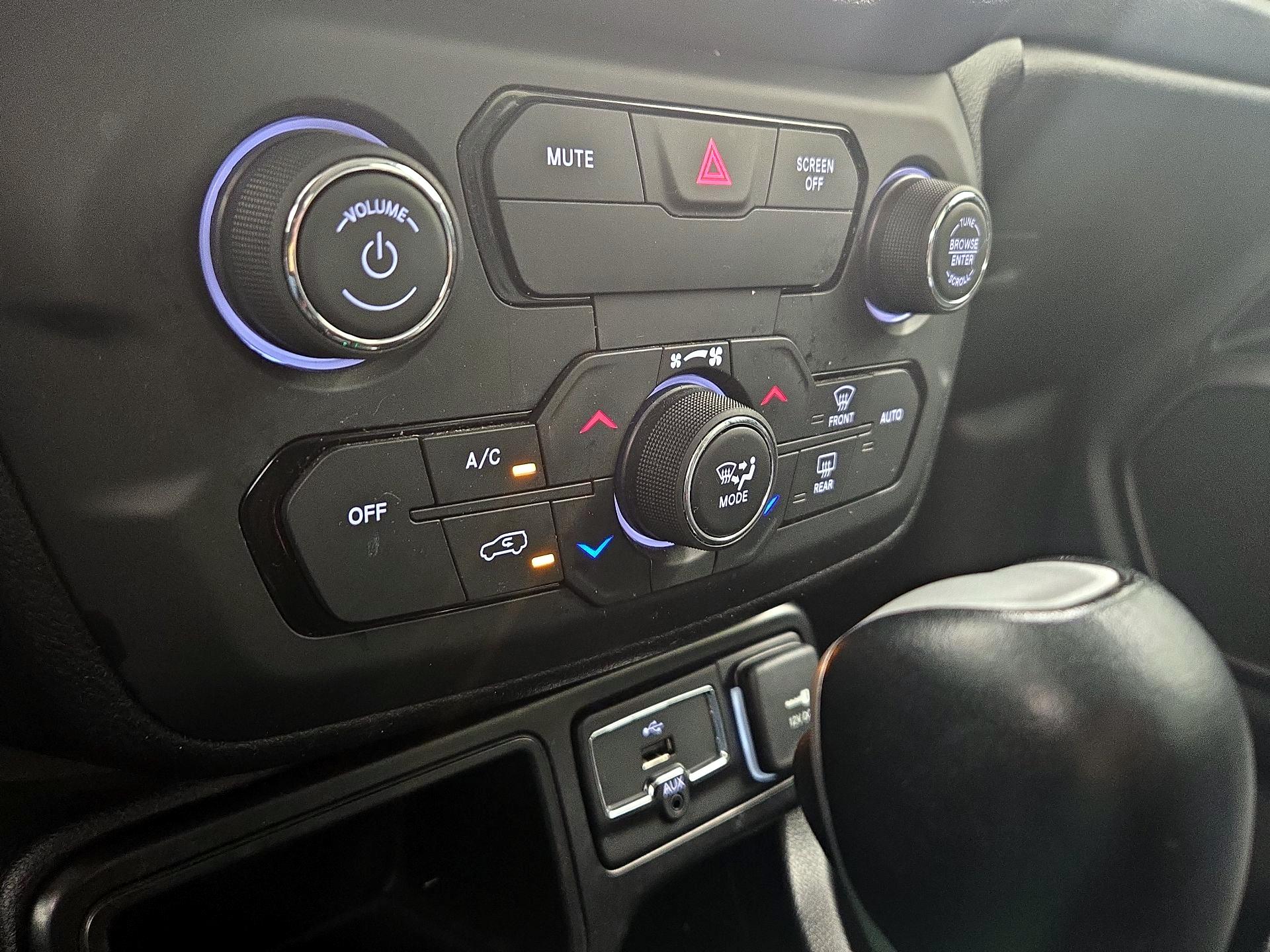 Thumbnail: 2018 Jeep Renegade - 16