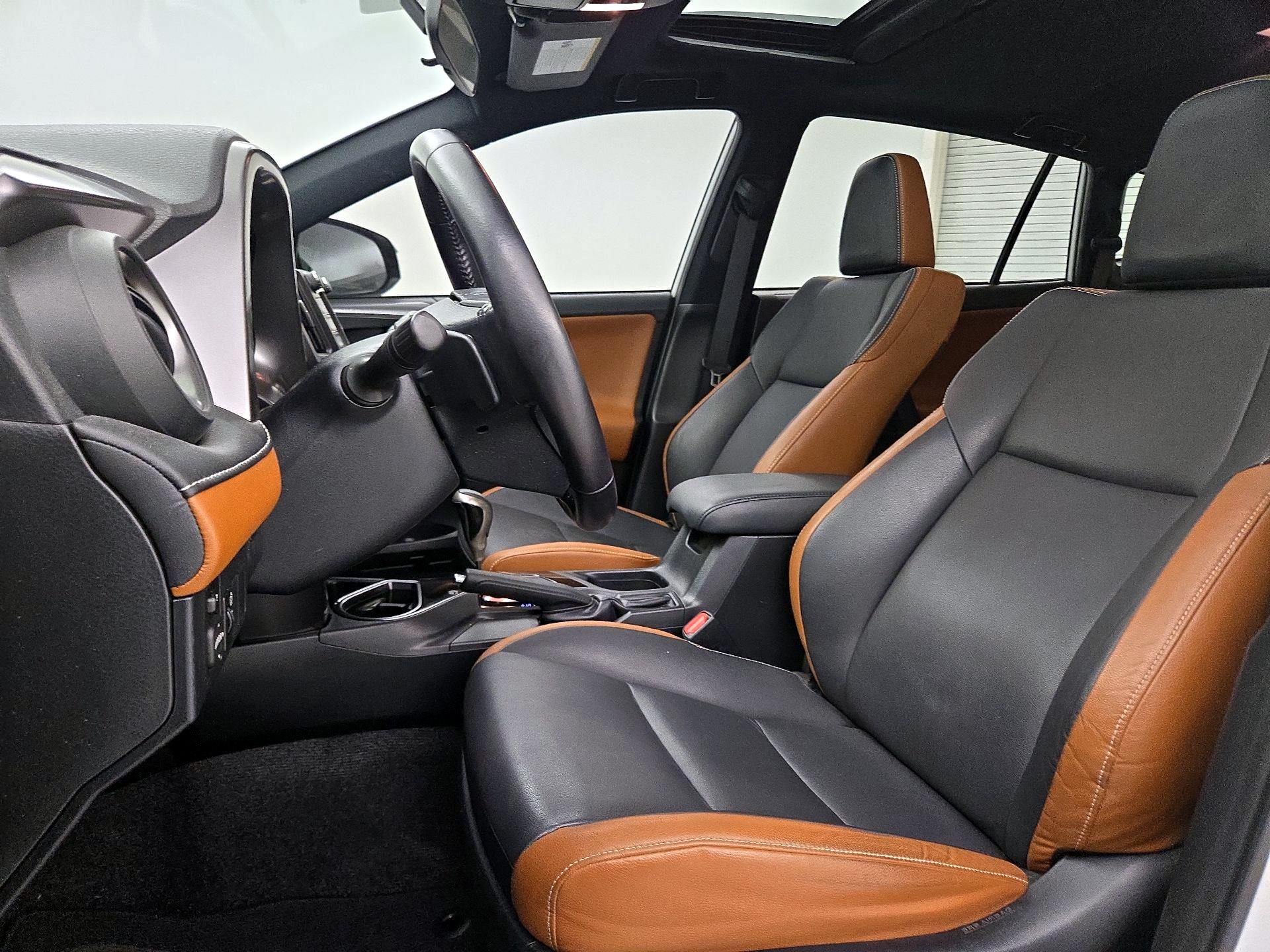 Thumbnail: 2016 Toyota RAV4 - 11