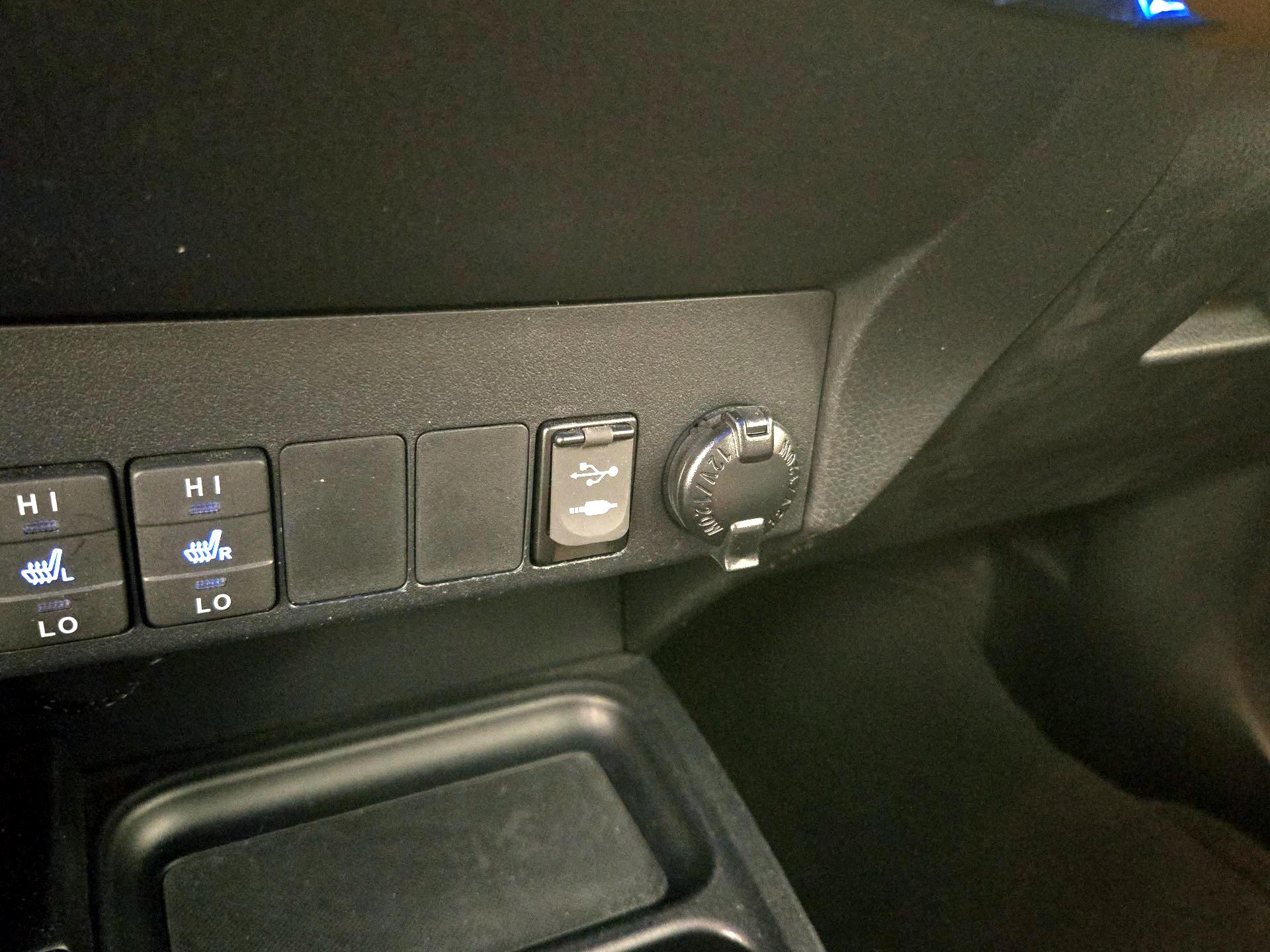 Thumbnail: 2016 Toyota RAV4 - 18