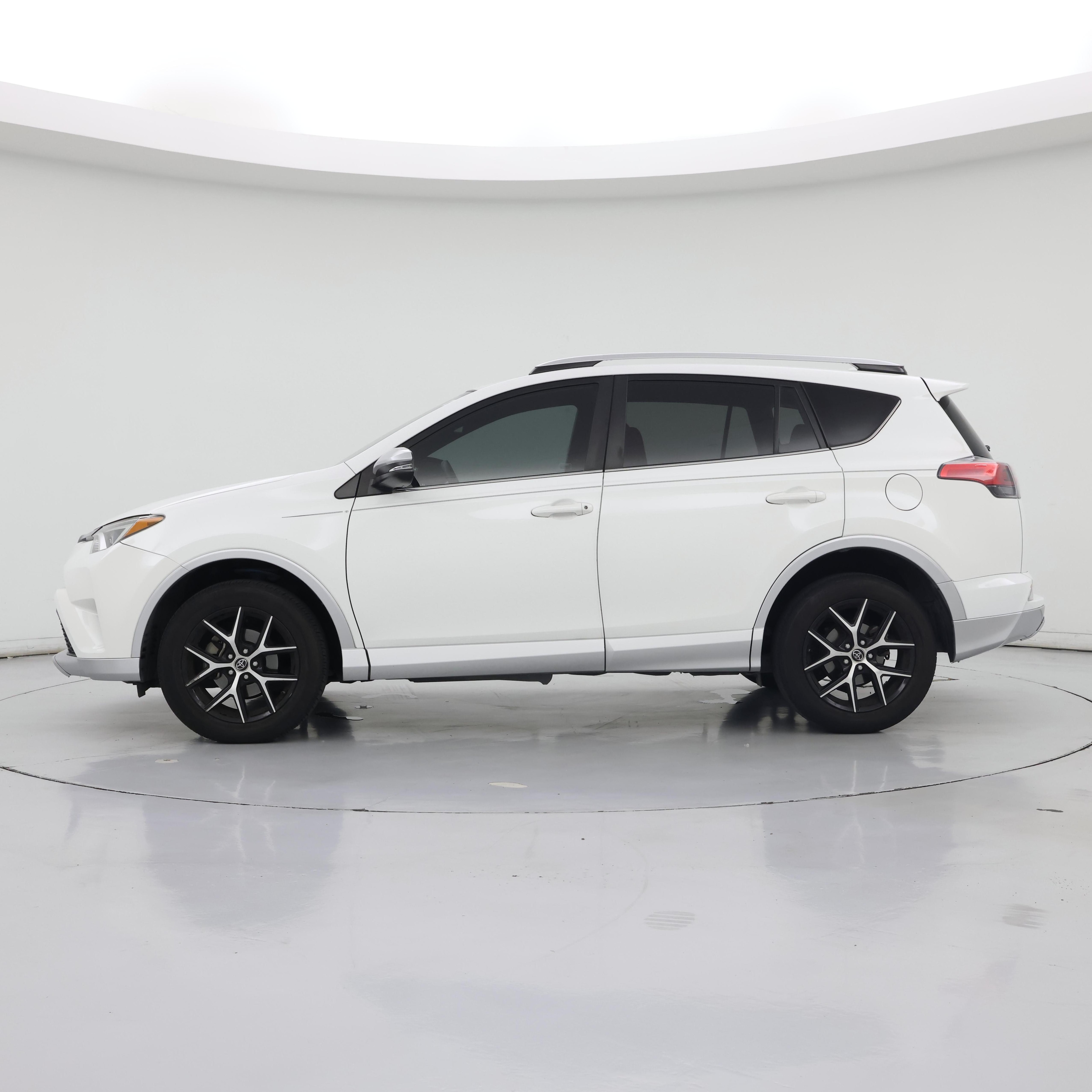 Thumbnail: 2016 Toyota RAV4 - 3