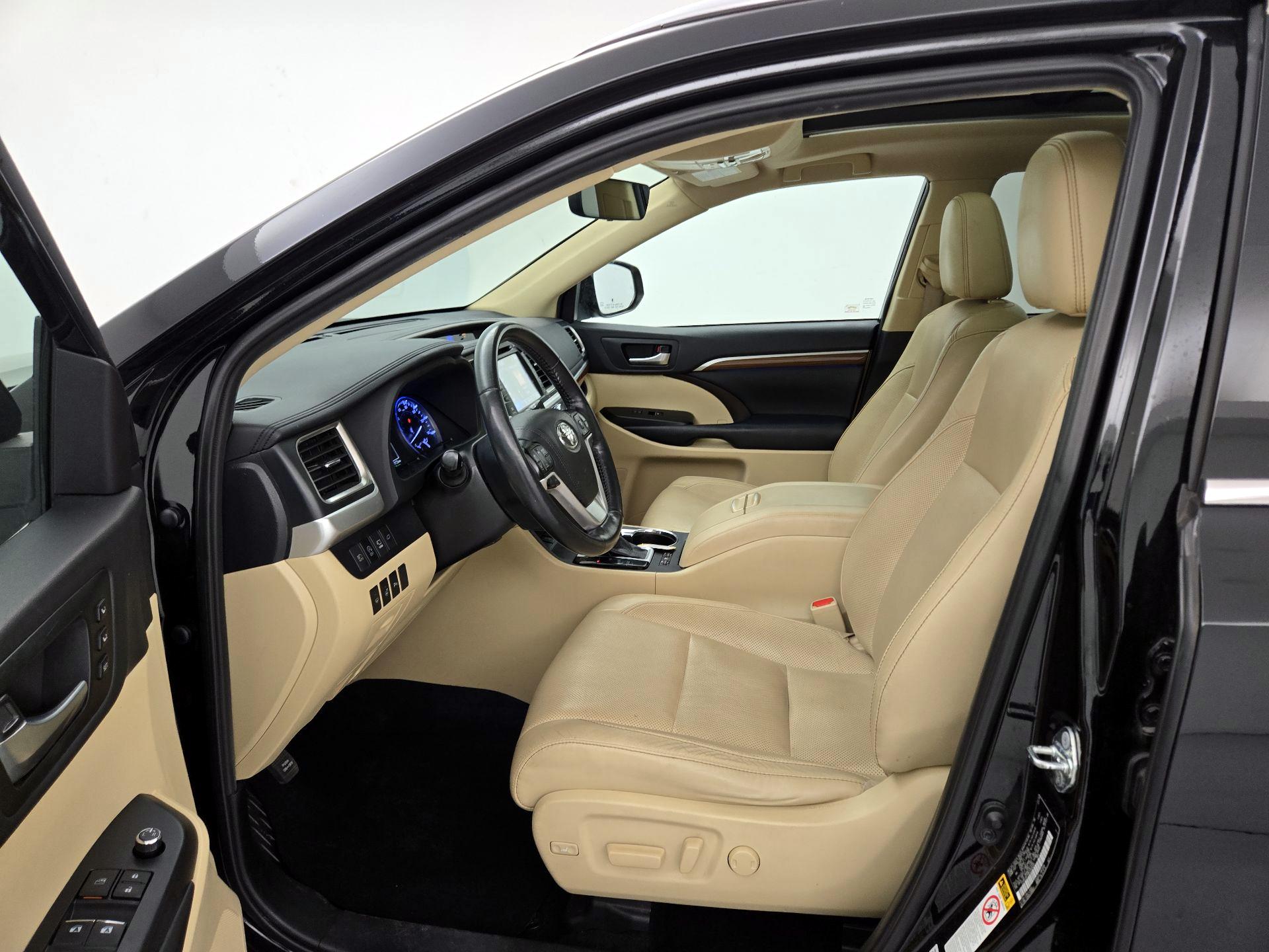 Thumbnail: 2019 Toyota Highlander - 11