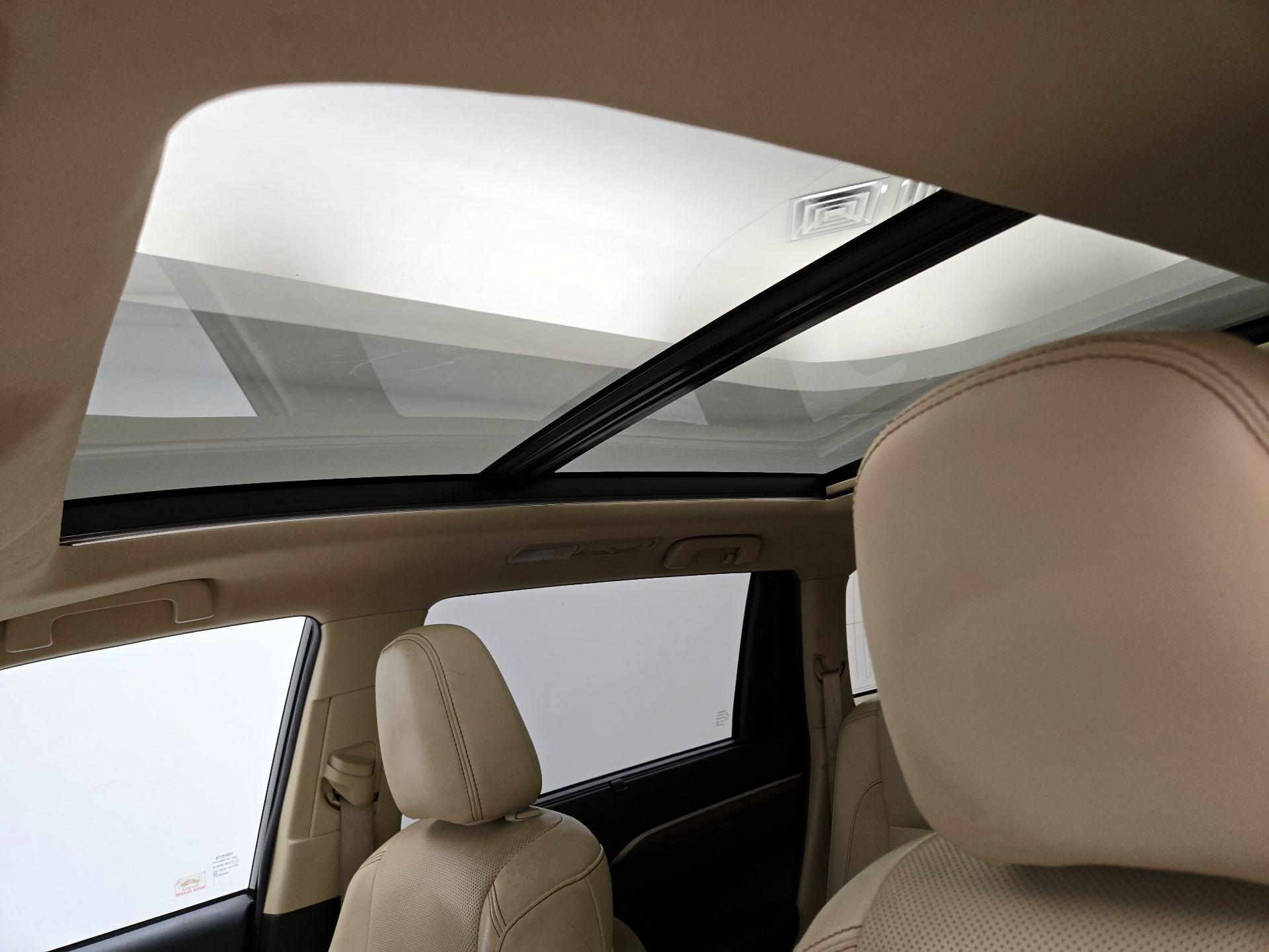 Thumbnail: 2019 Toyota Highlander - 19