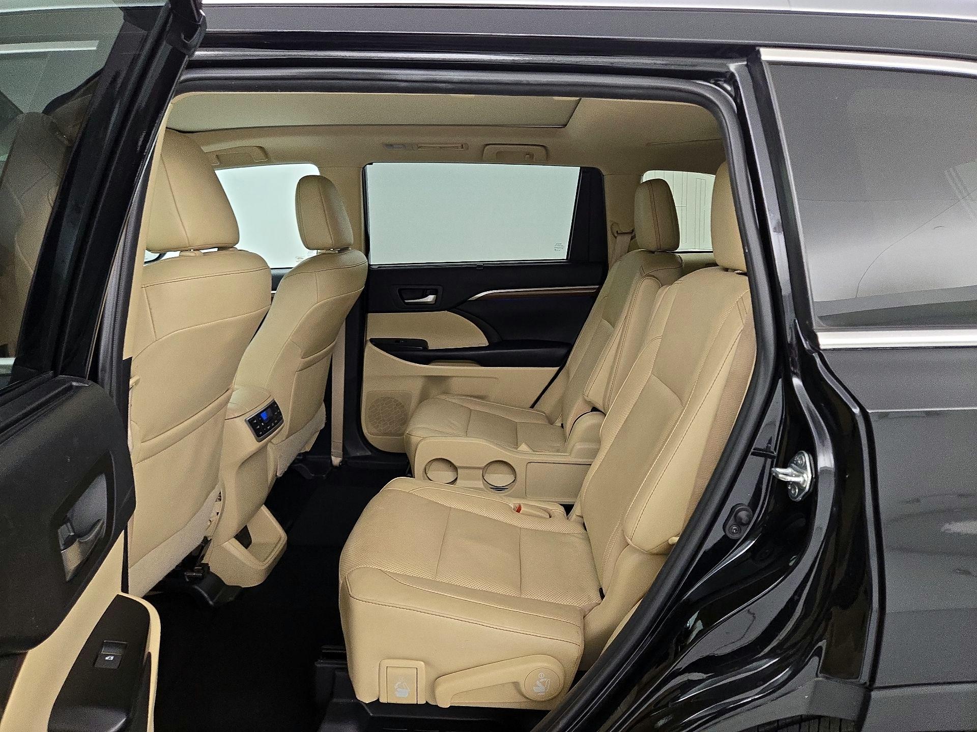 Thumbnail: 2019 Toyota Highlander - 20