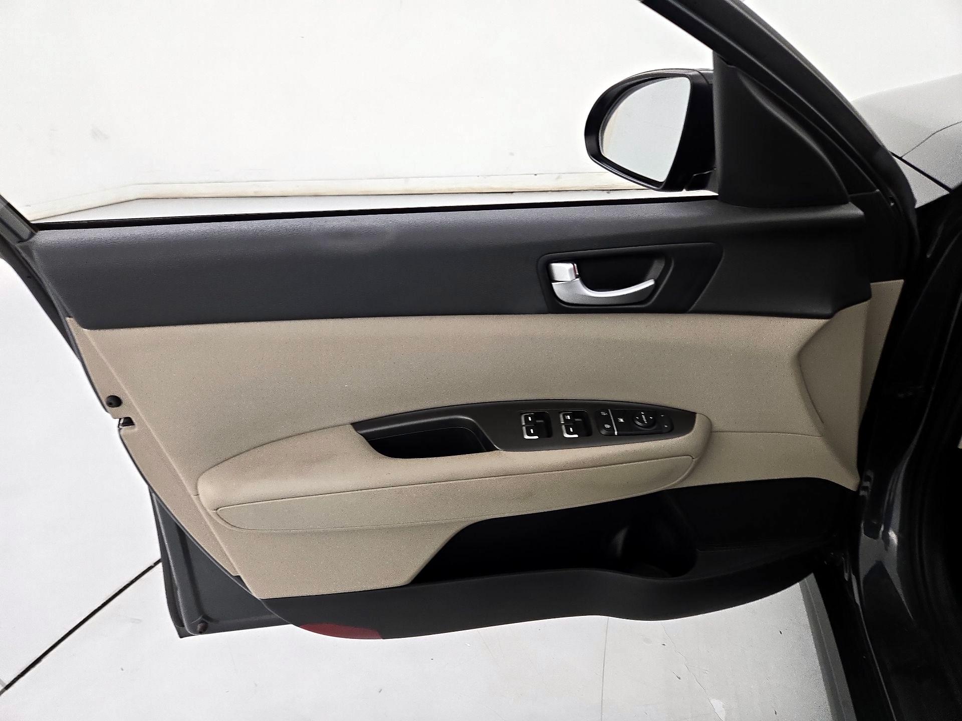 Thumbnail: 2016 Kia Optima - 12