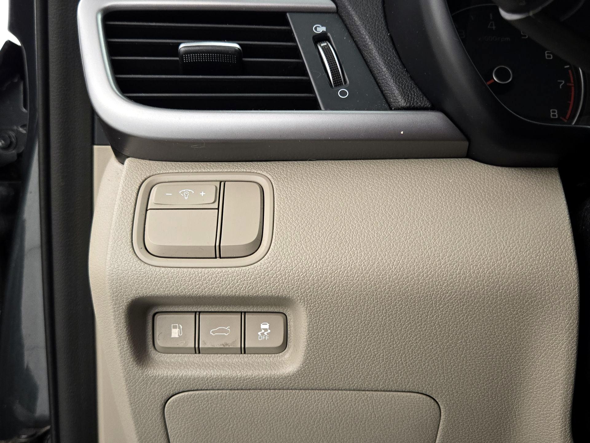 Thumbnail: 2016 Kia Optima - 13