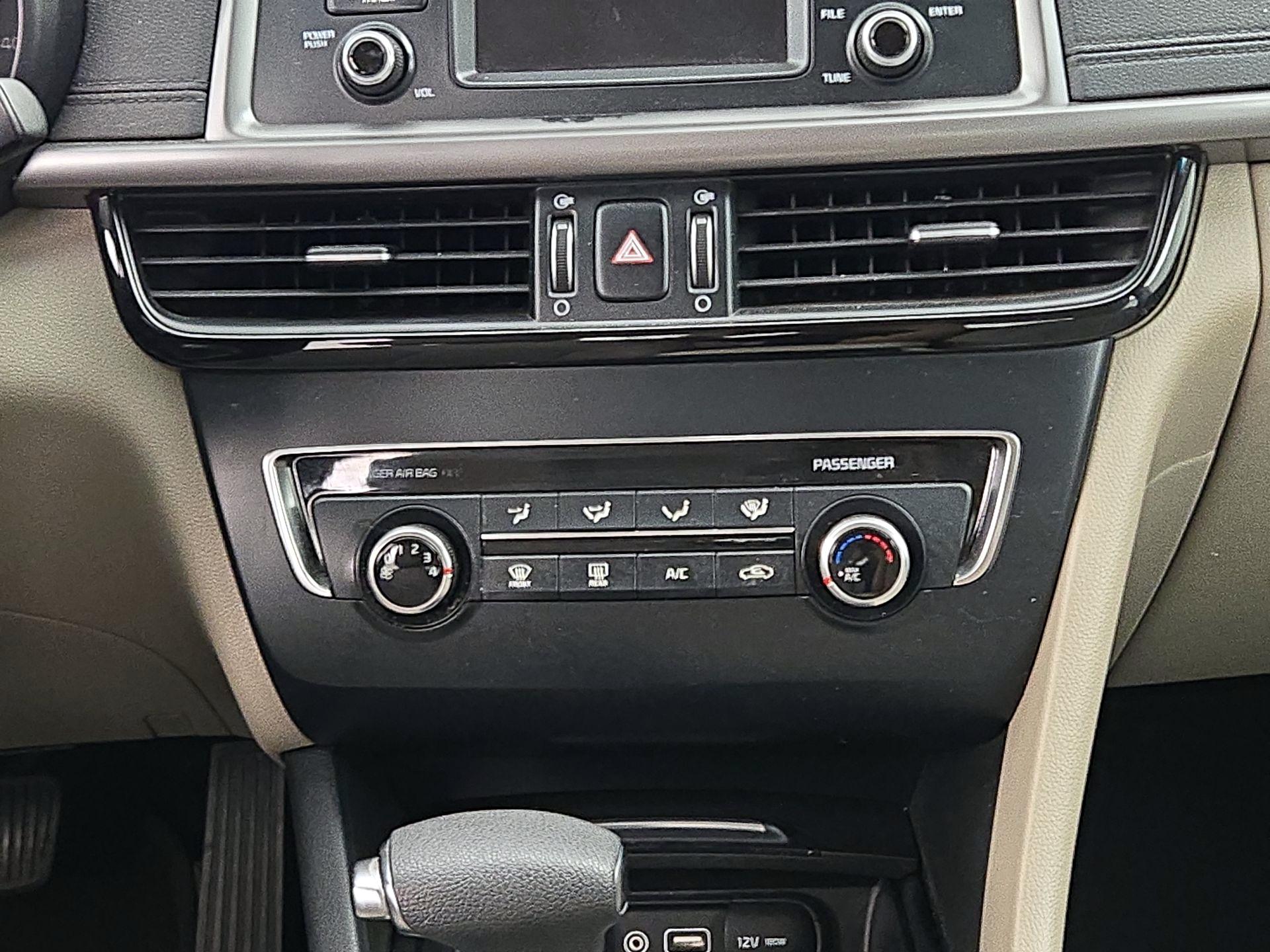 Thumbnail: 2016 Kia Optima - 16