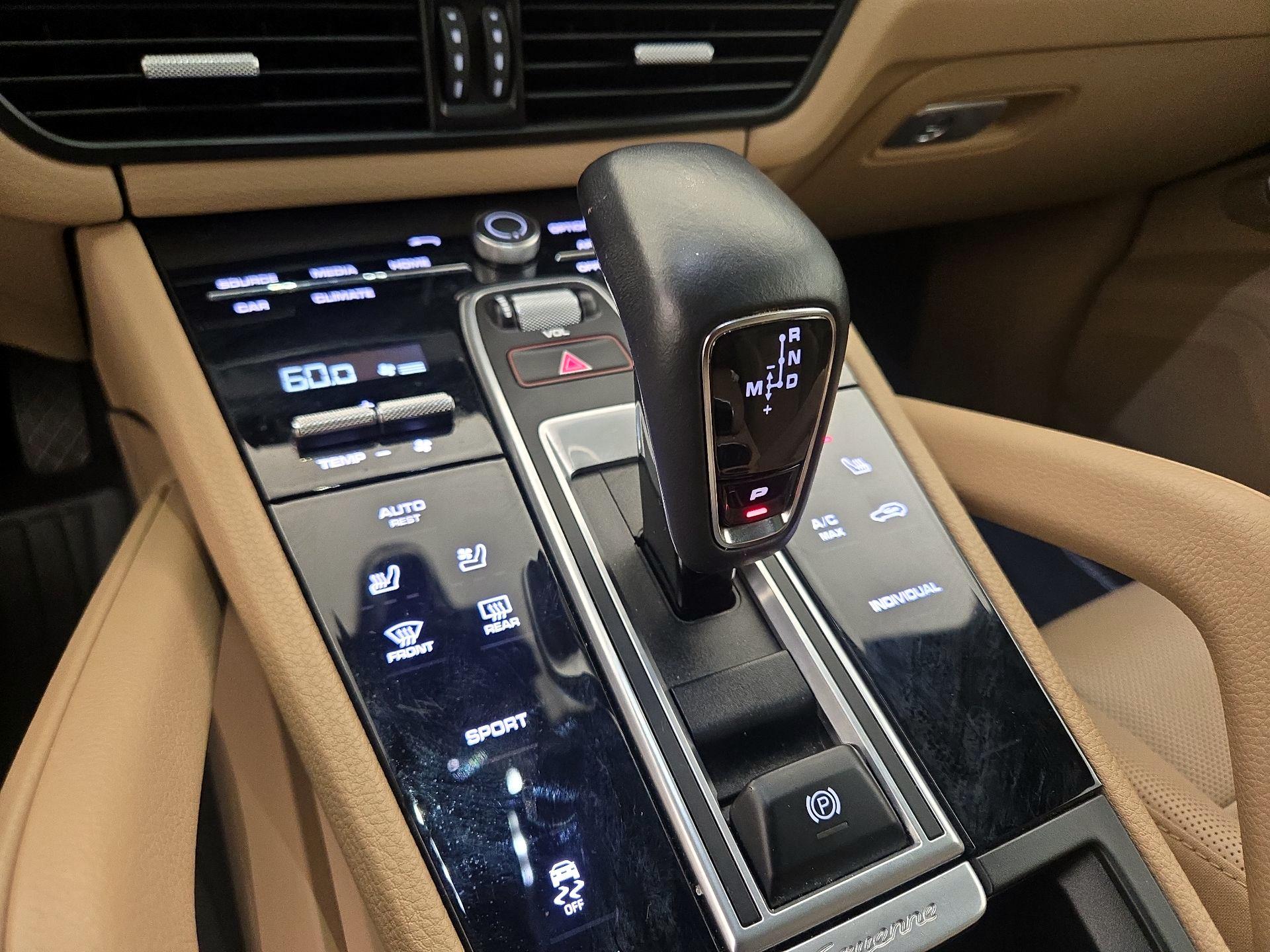Thumbnail: 2023 Porsche Cayenne - 17