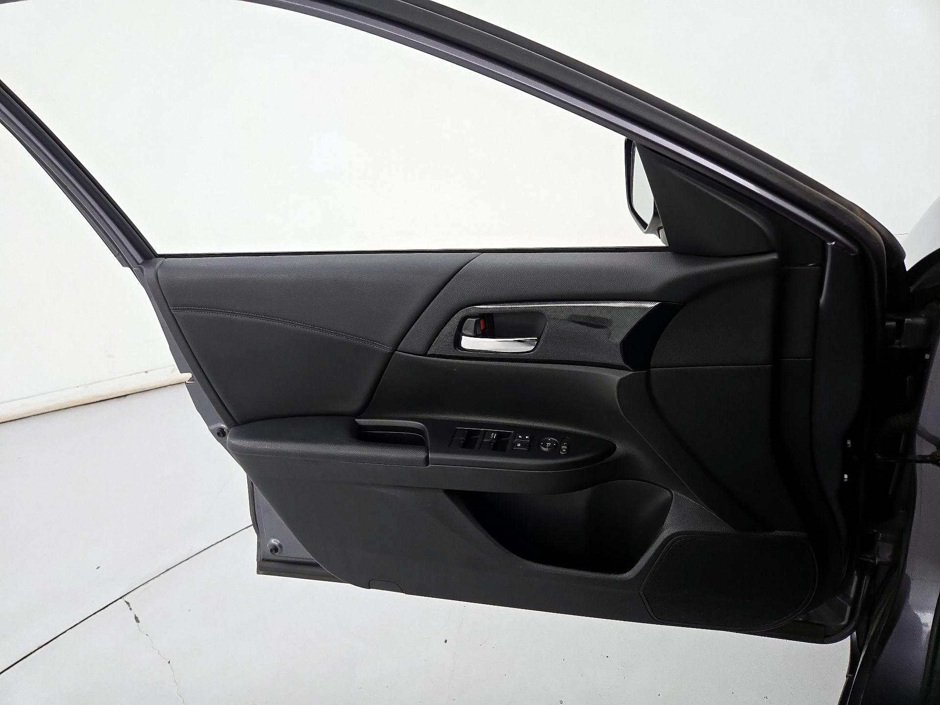 Thumbnail: 2015 Honda Accord - 12