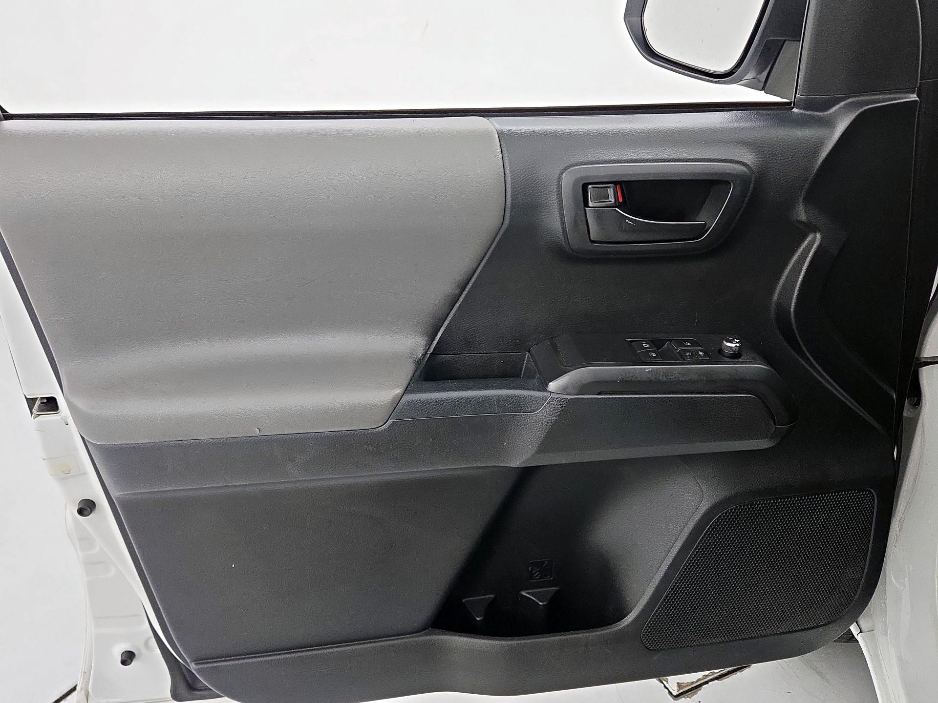 Thumbnail: 2018 Toyota Tacoma - 12