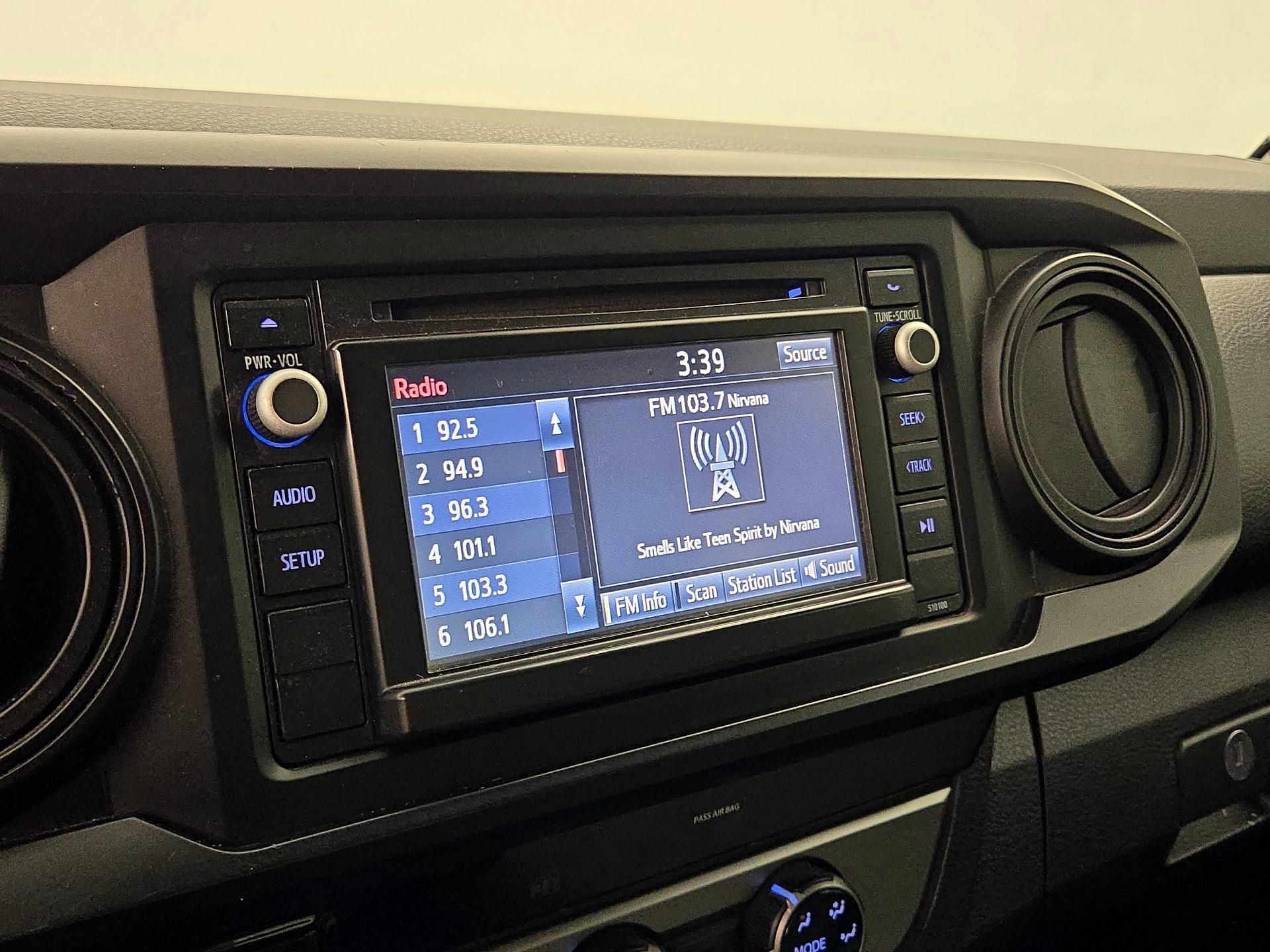 Thumbnail: 2018 Toyota Tacoma - 15